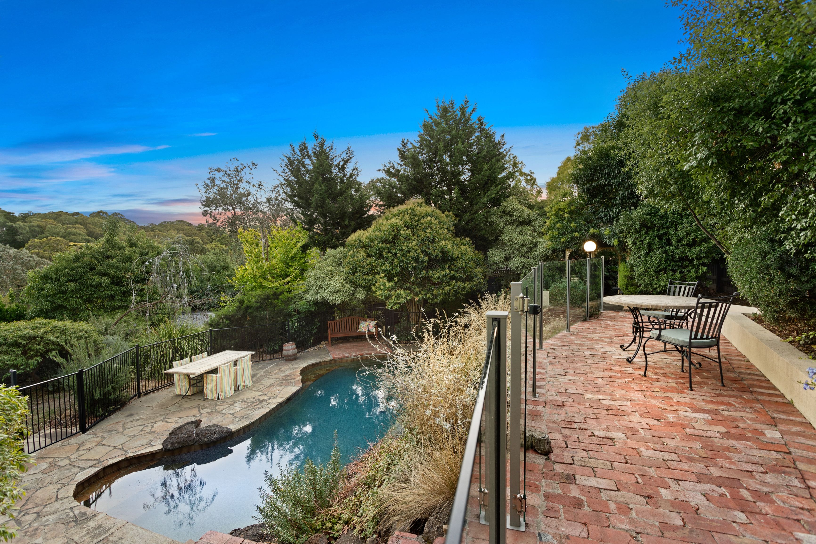 11 Outlook Crescent, Briar Hill, VIC 3088