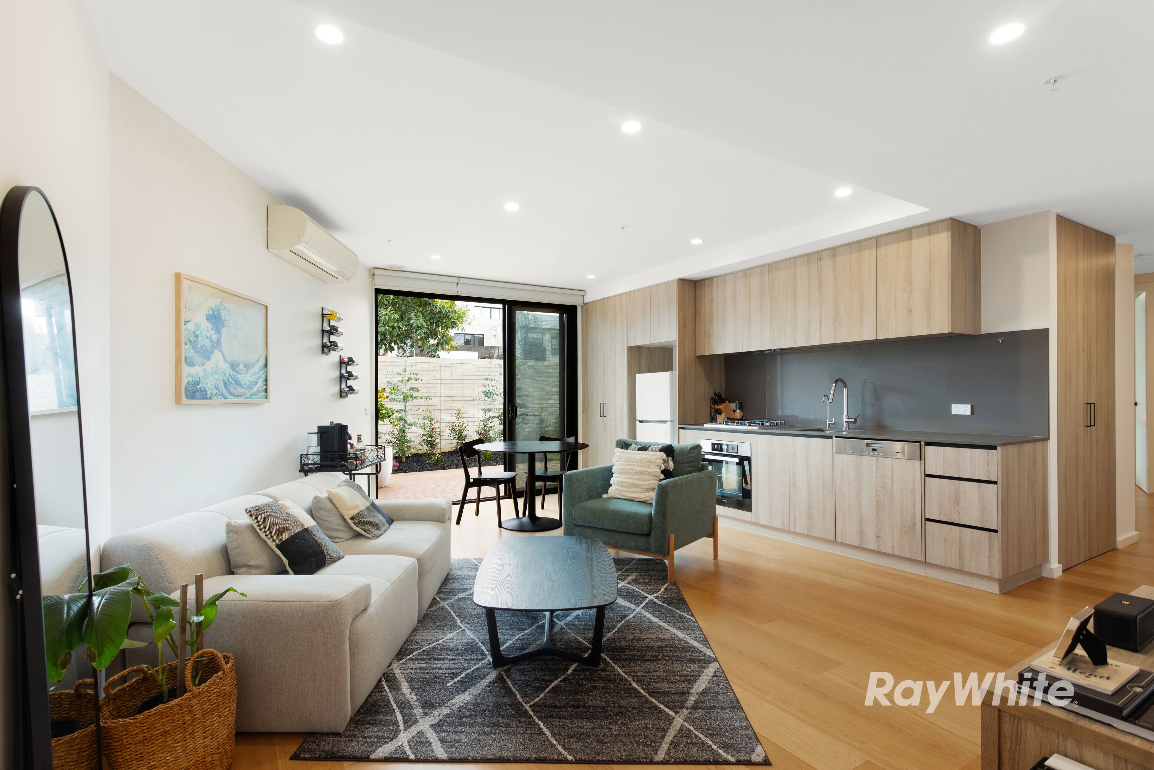 11/128 Murrumbeena Road — photo 3 of 9