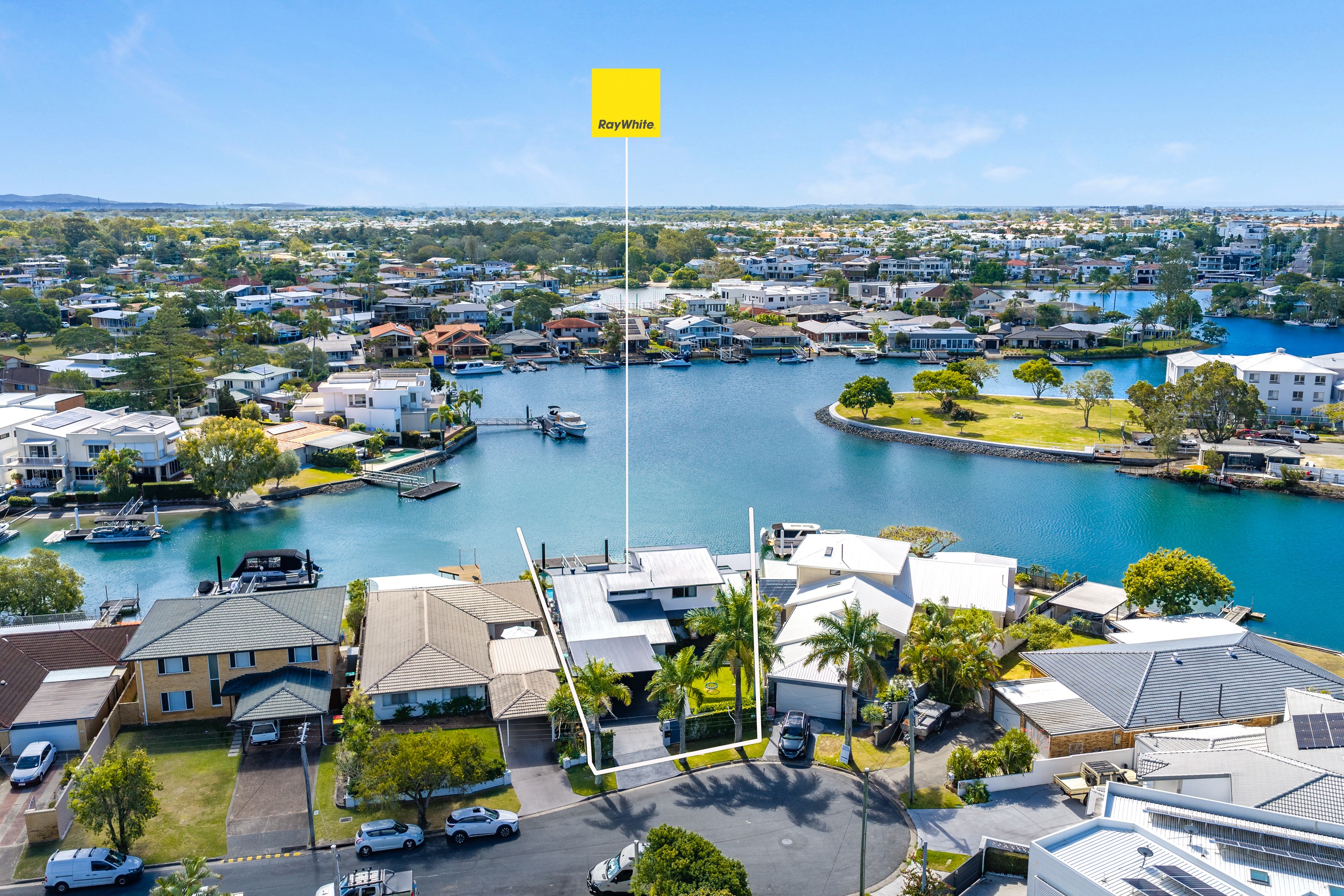 35 Vaggelas Crescent, Biggera Waters, QLD 4216