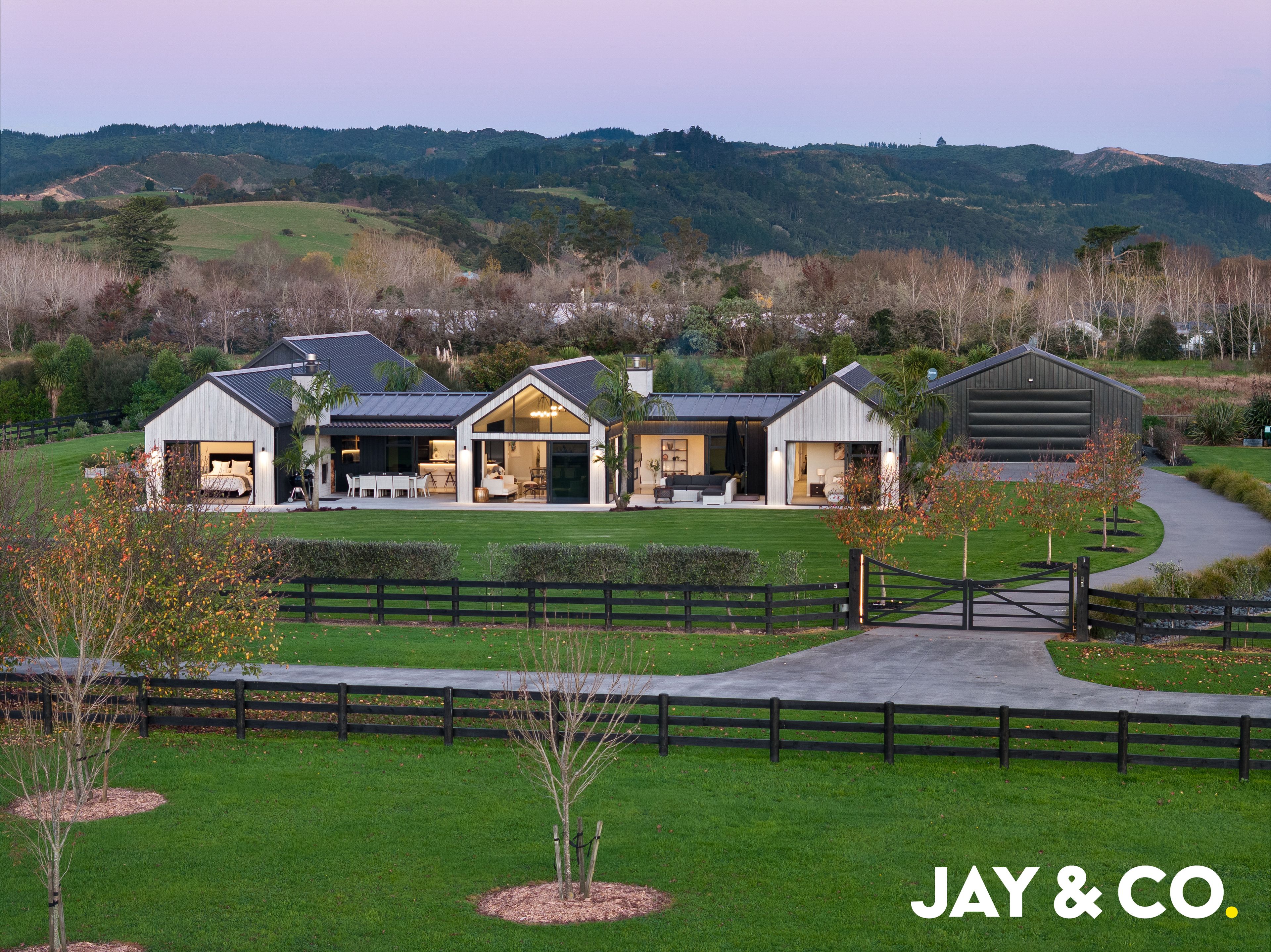5 Rossbern Lane, Clevedon, Manukau City