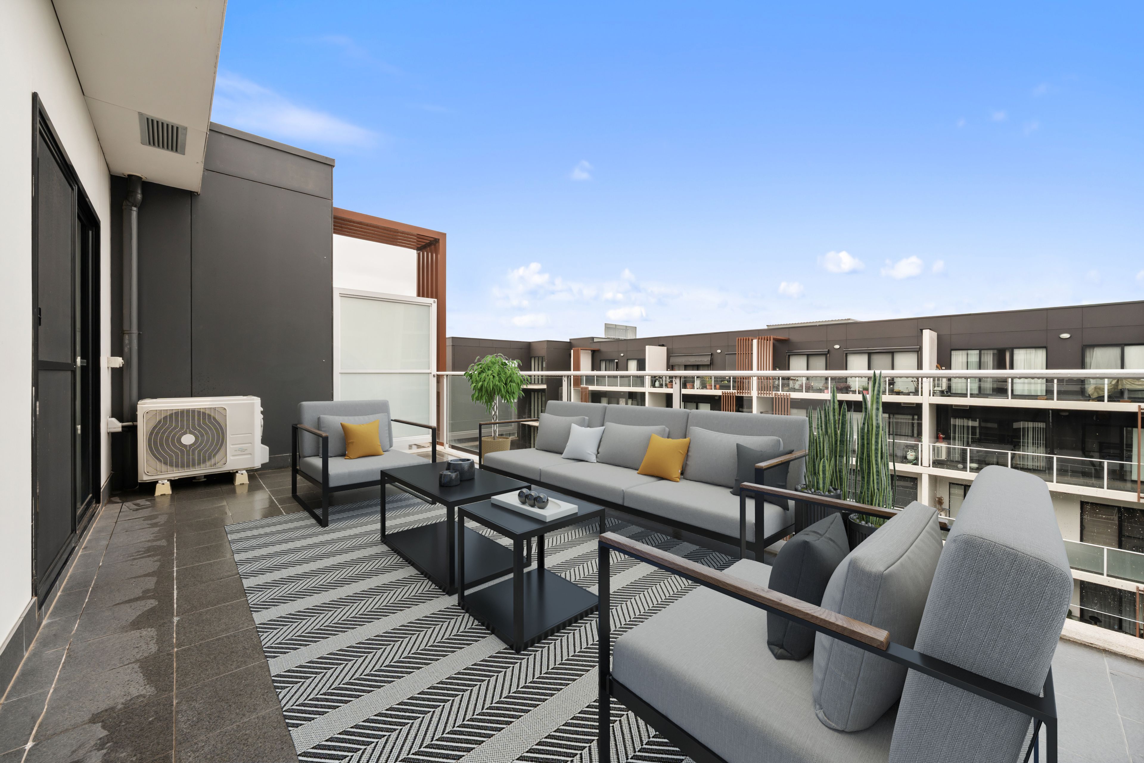 198/8 Limburg Way — photo 3 of 15