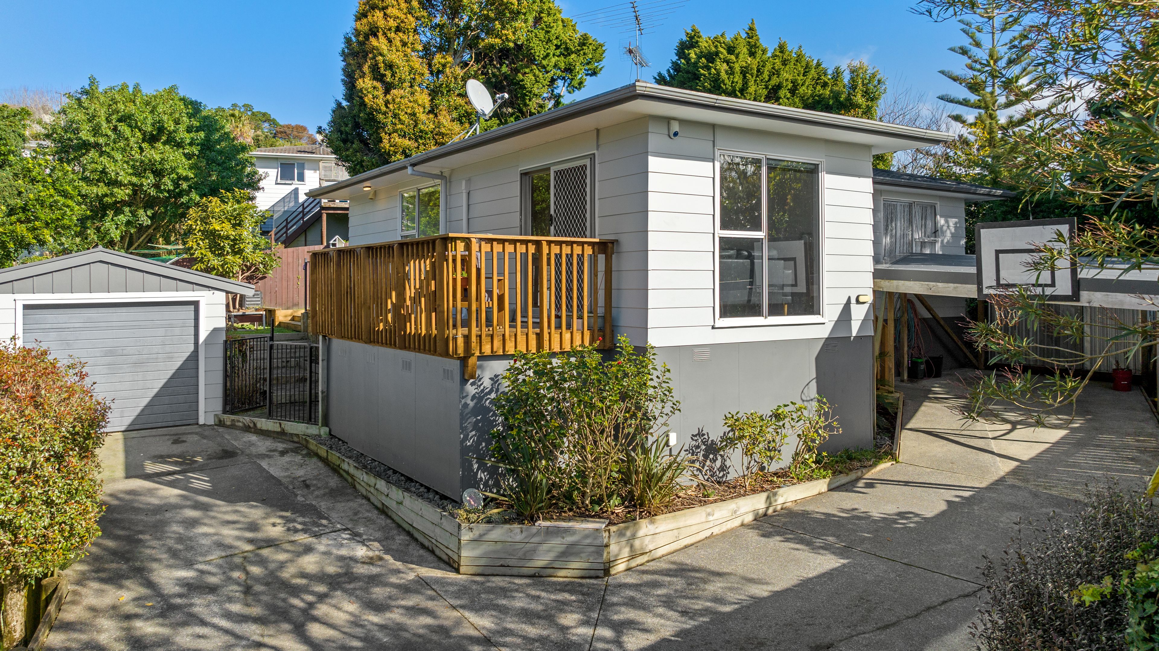 1/5 Classic Grove, Glenfield, North Shore City 0629 Sold House Ray