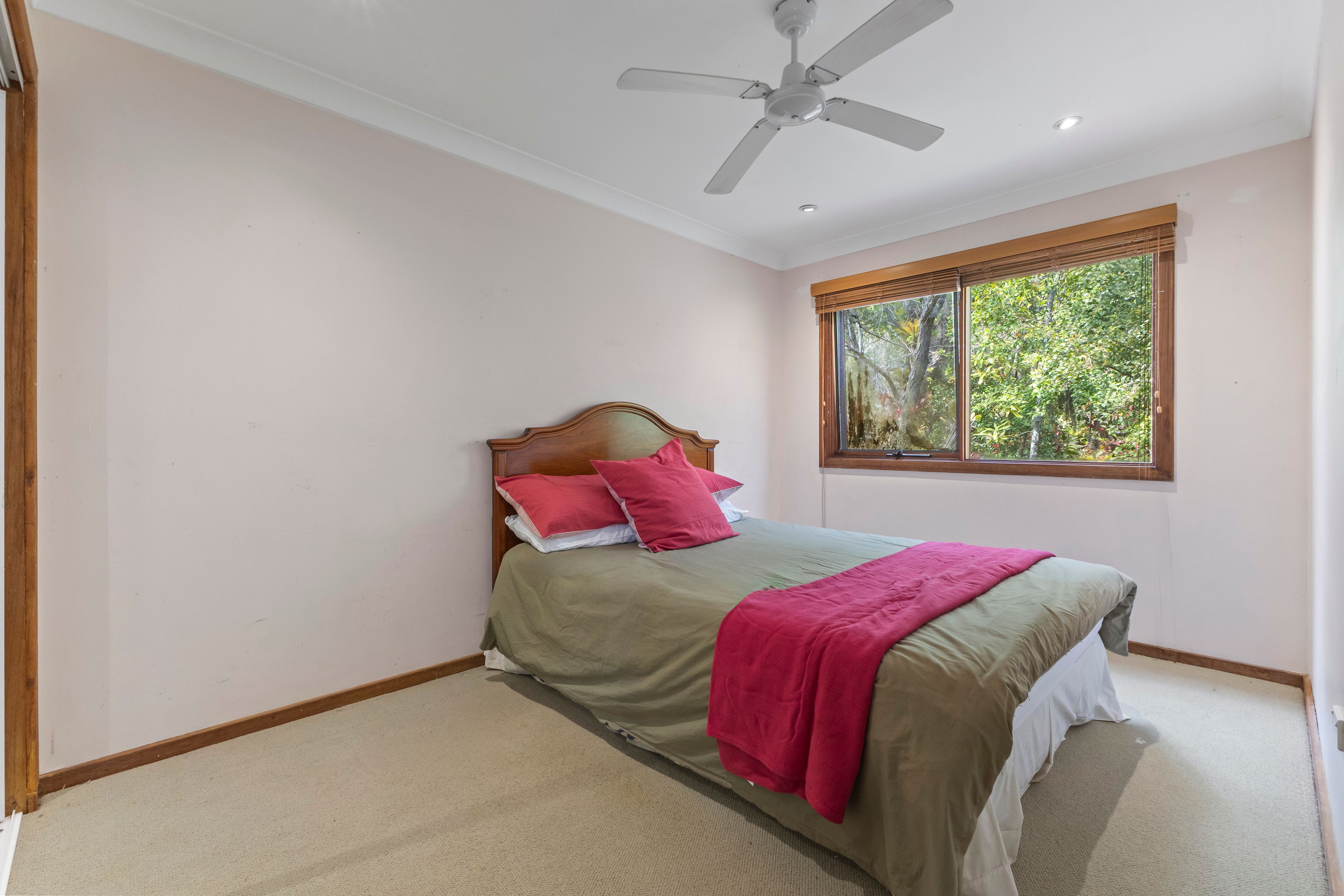 8 Hawkesbury Crescent — photo 11 of 17
