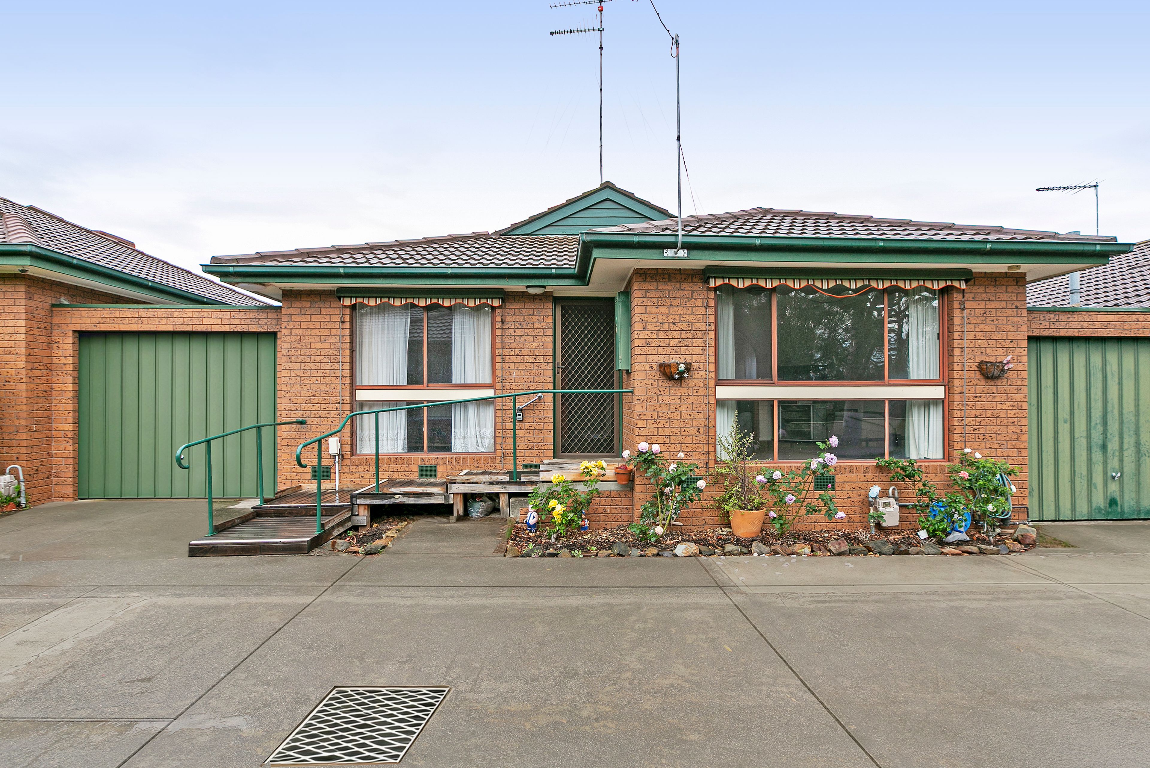27 Lake Street , Reservoir VIC 3073