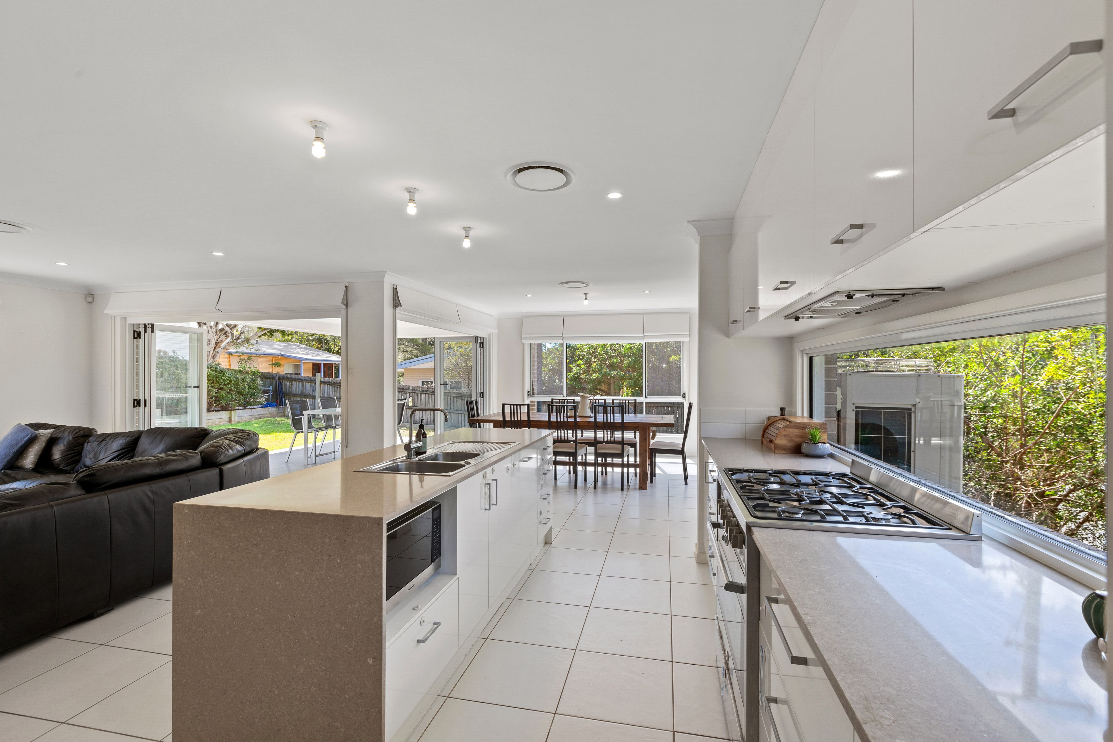 42 David Road, Holland Park, QLD 4121