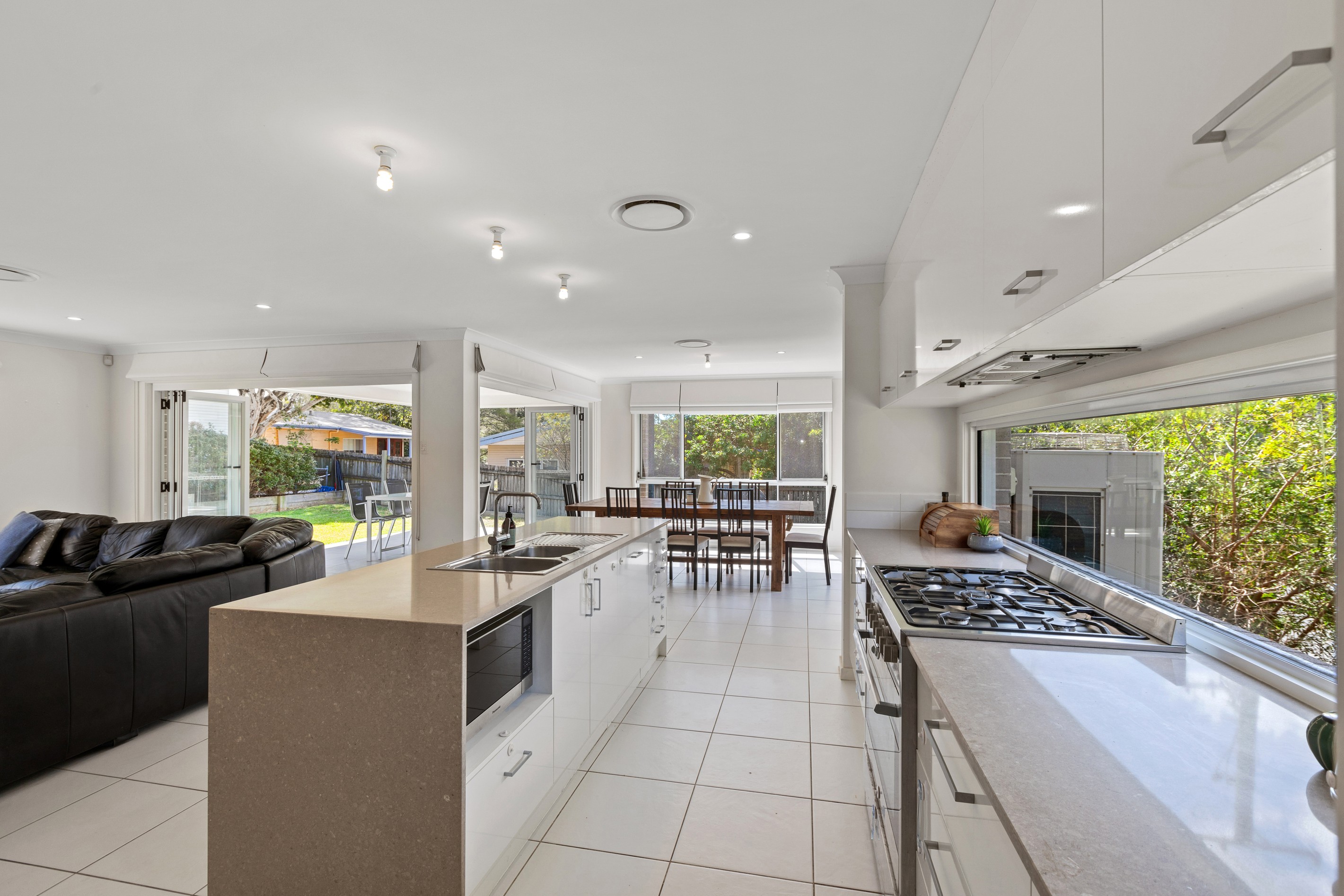 42 David Road, Holland Park, QLD 4121