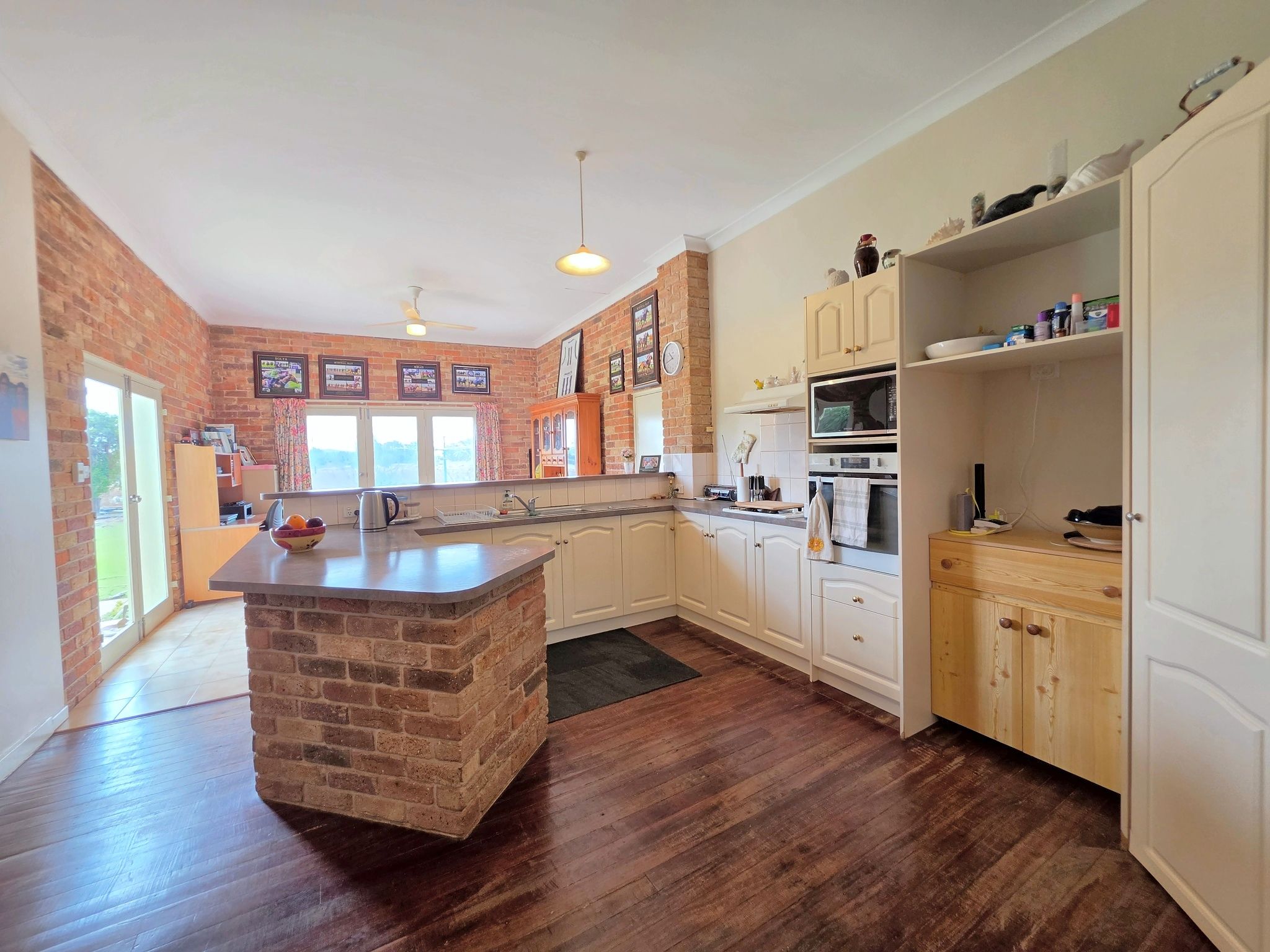 789 North River Road — photo 3 of 19