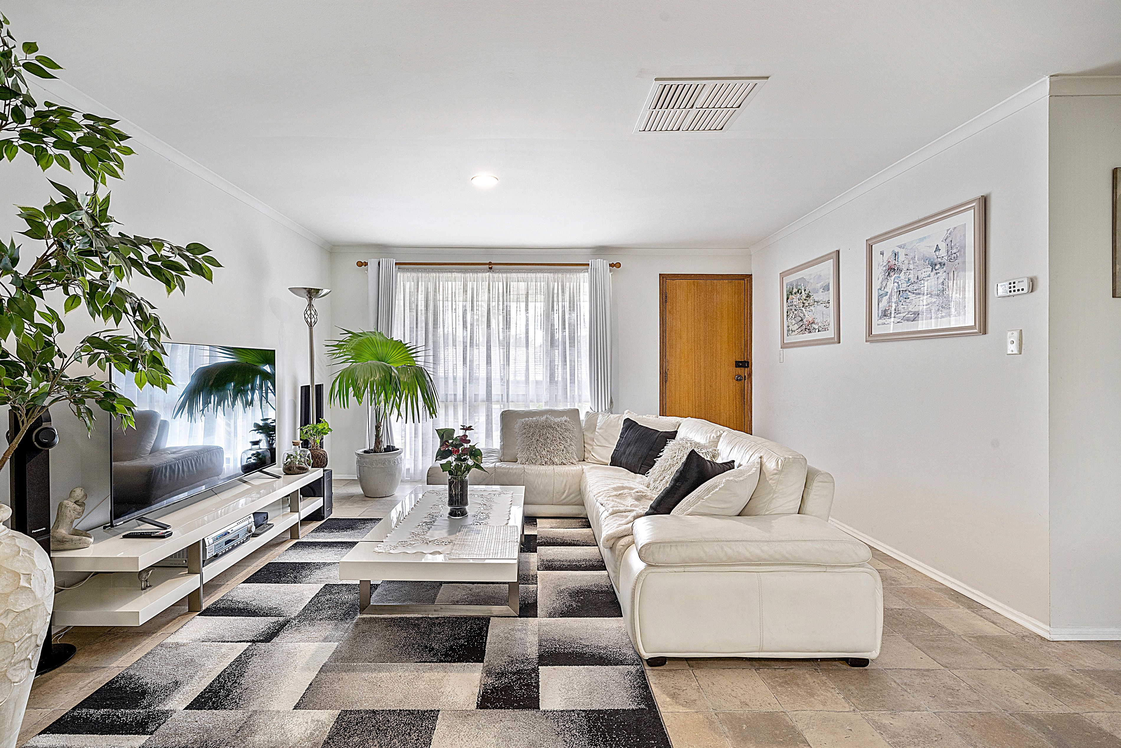 1 Holt Court, Trott Park, SA 5158