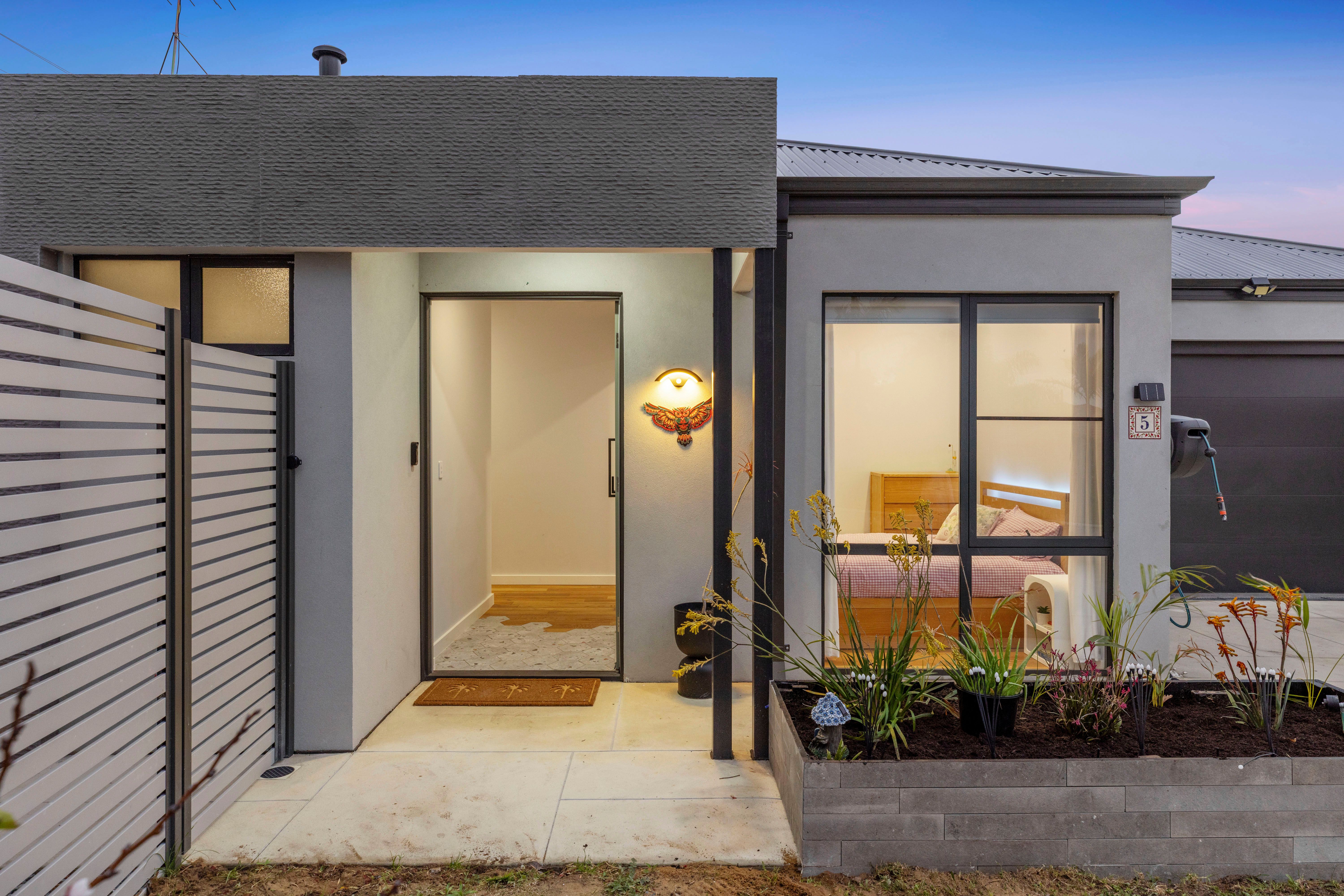 5 Addison Way — photo 3 of 24