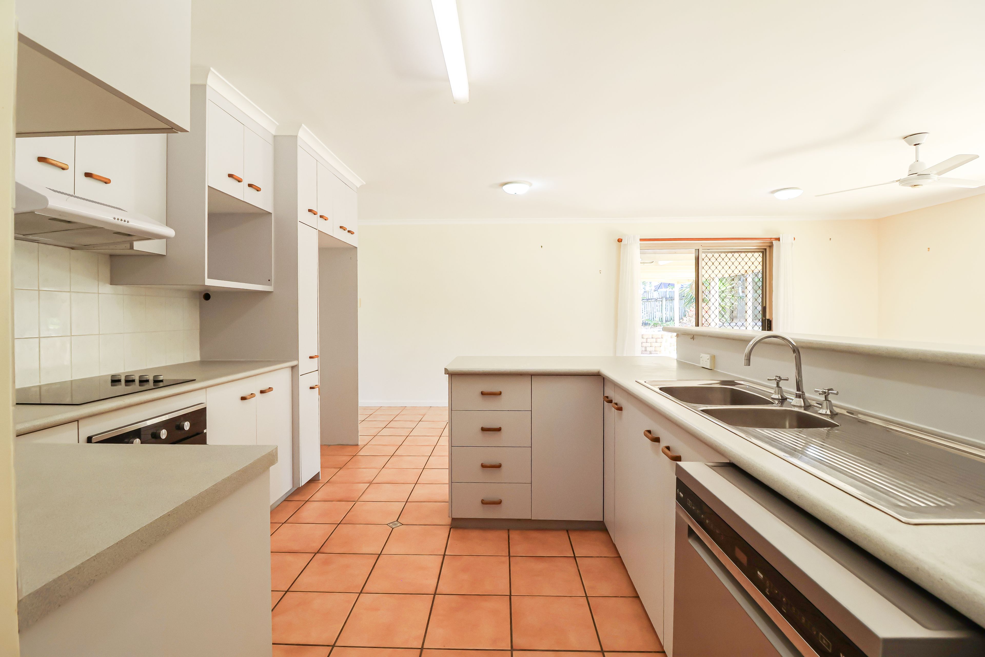 11 Alexandra Close — photo 3 of 26