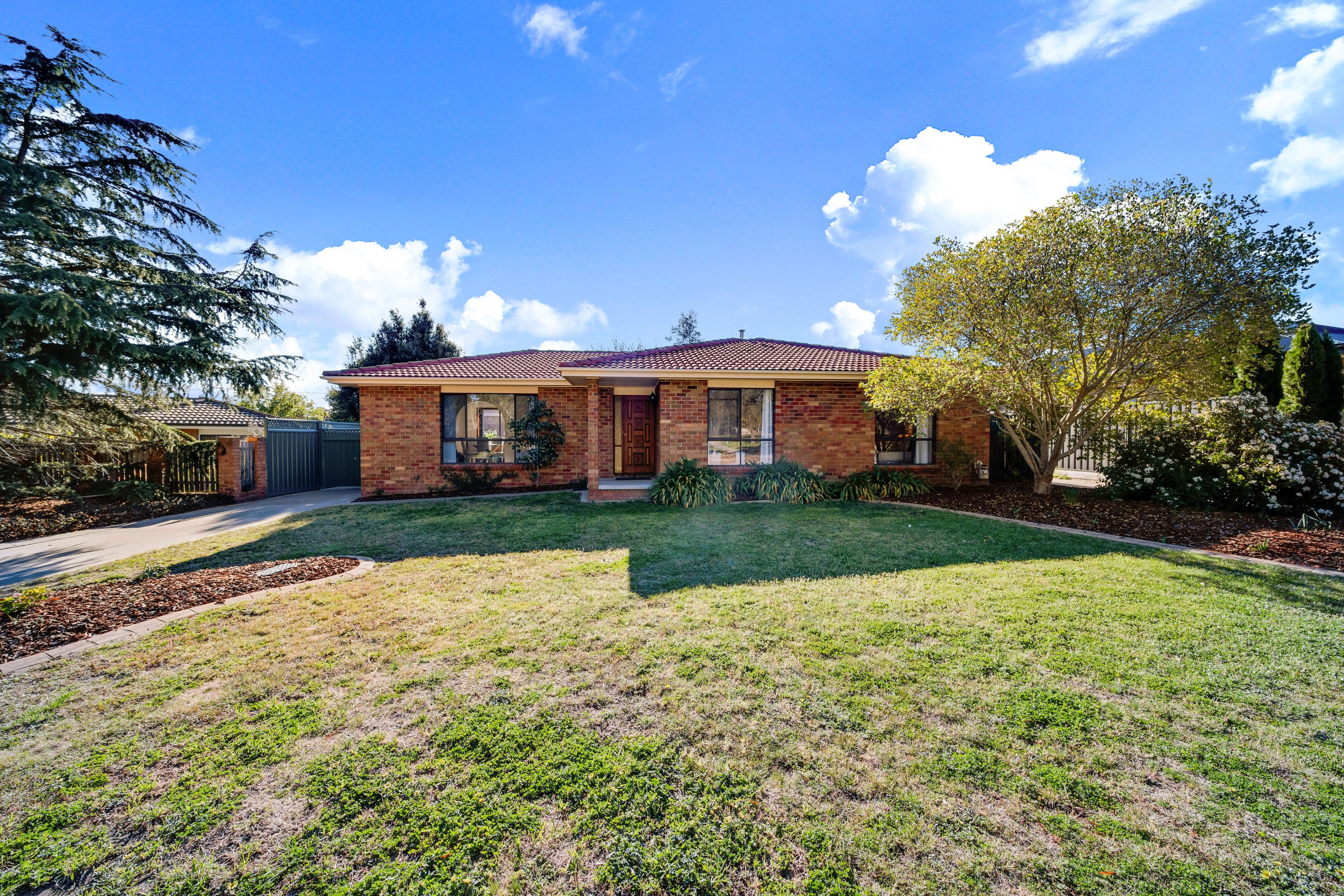 6 Deuchar Close, Kambah, ACT 2902