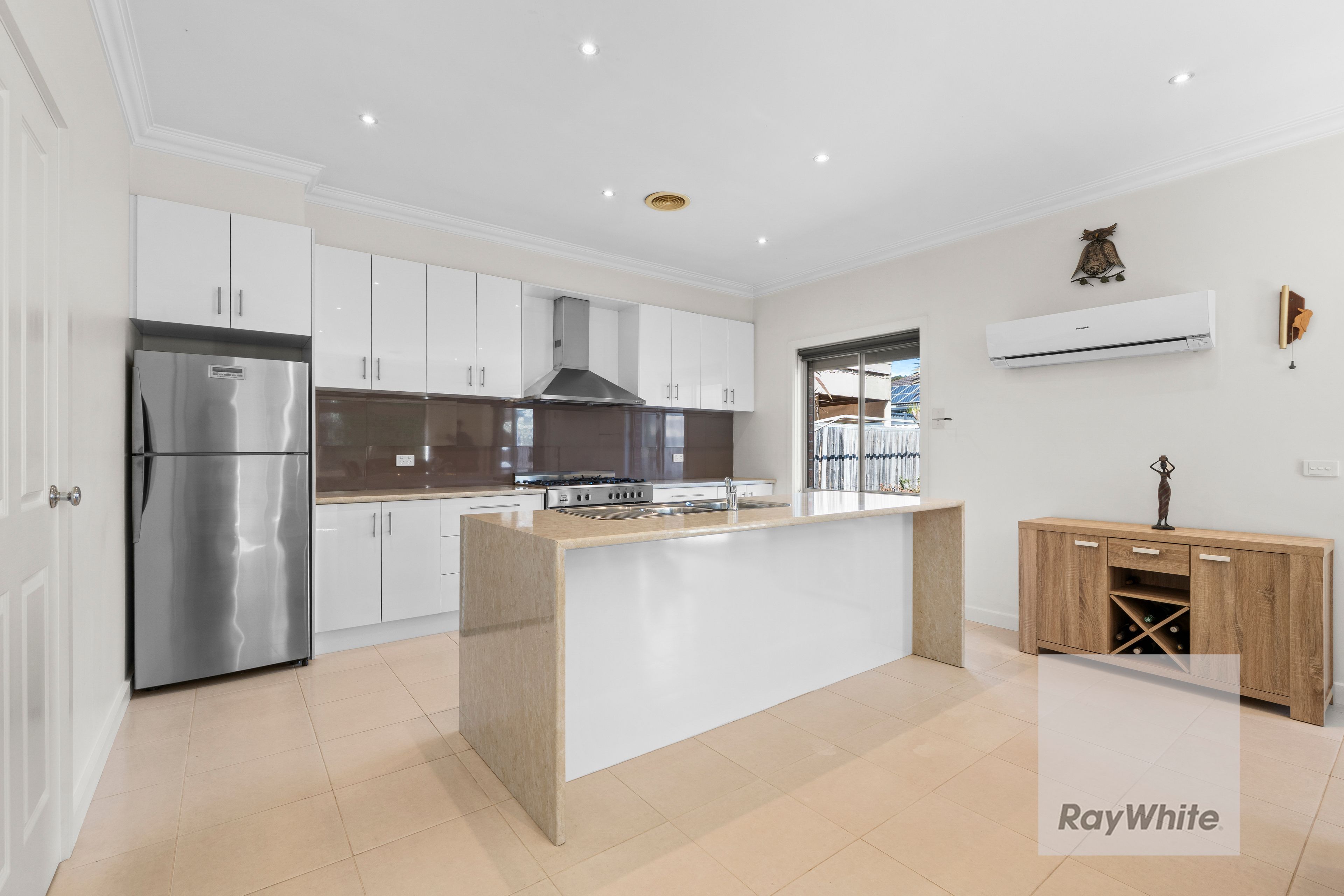32 Neddletail Crescent — photo 6 of 16
