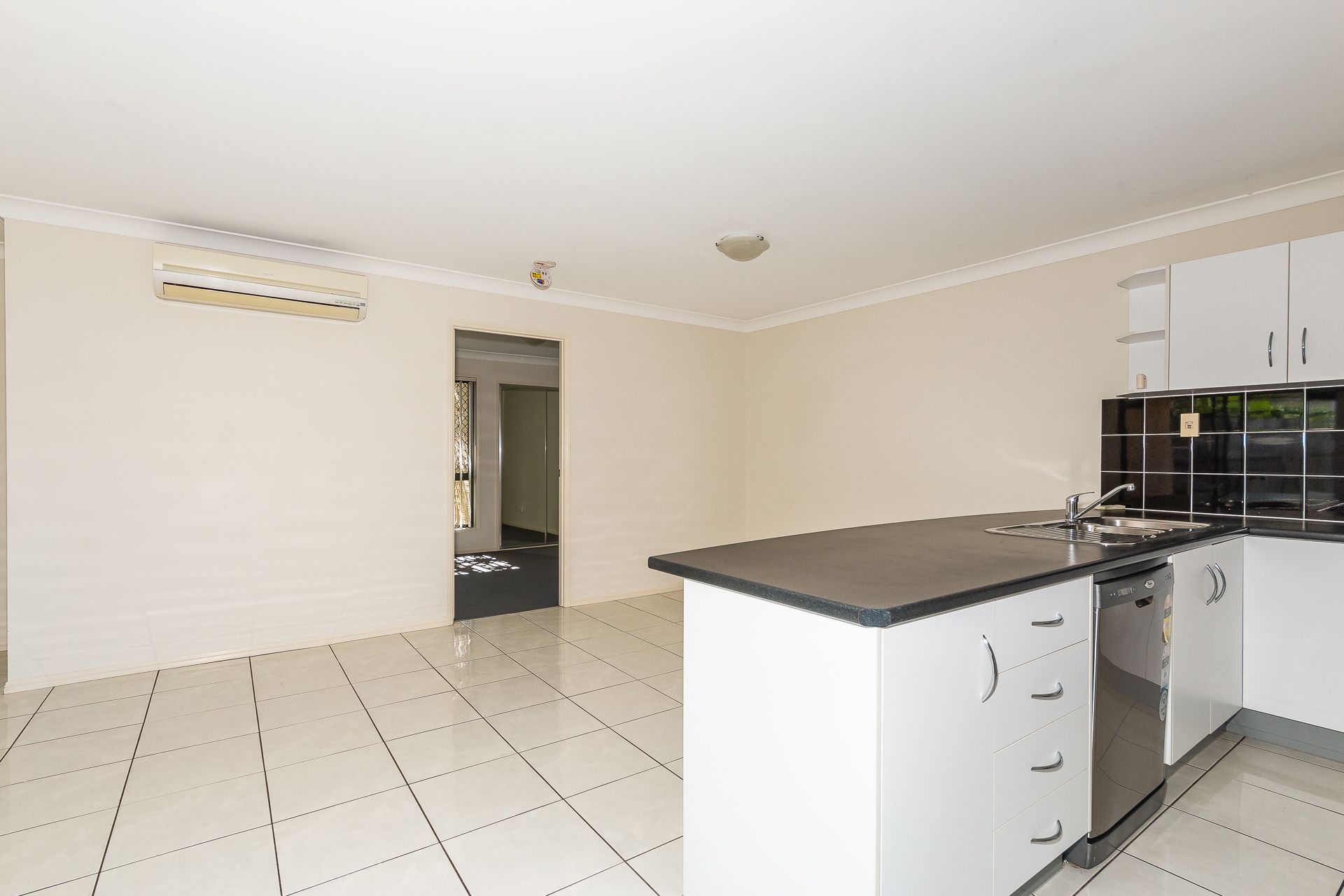 1/8 Otter Court, Rothwell, QLD 4022