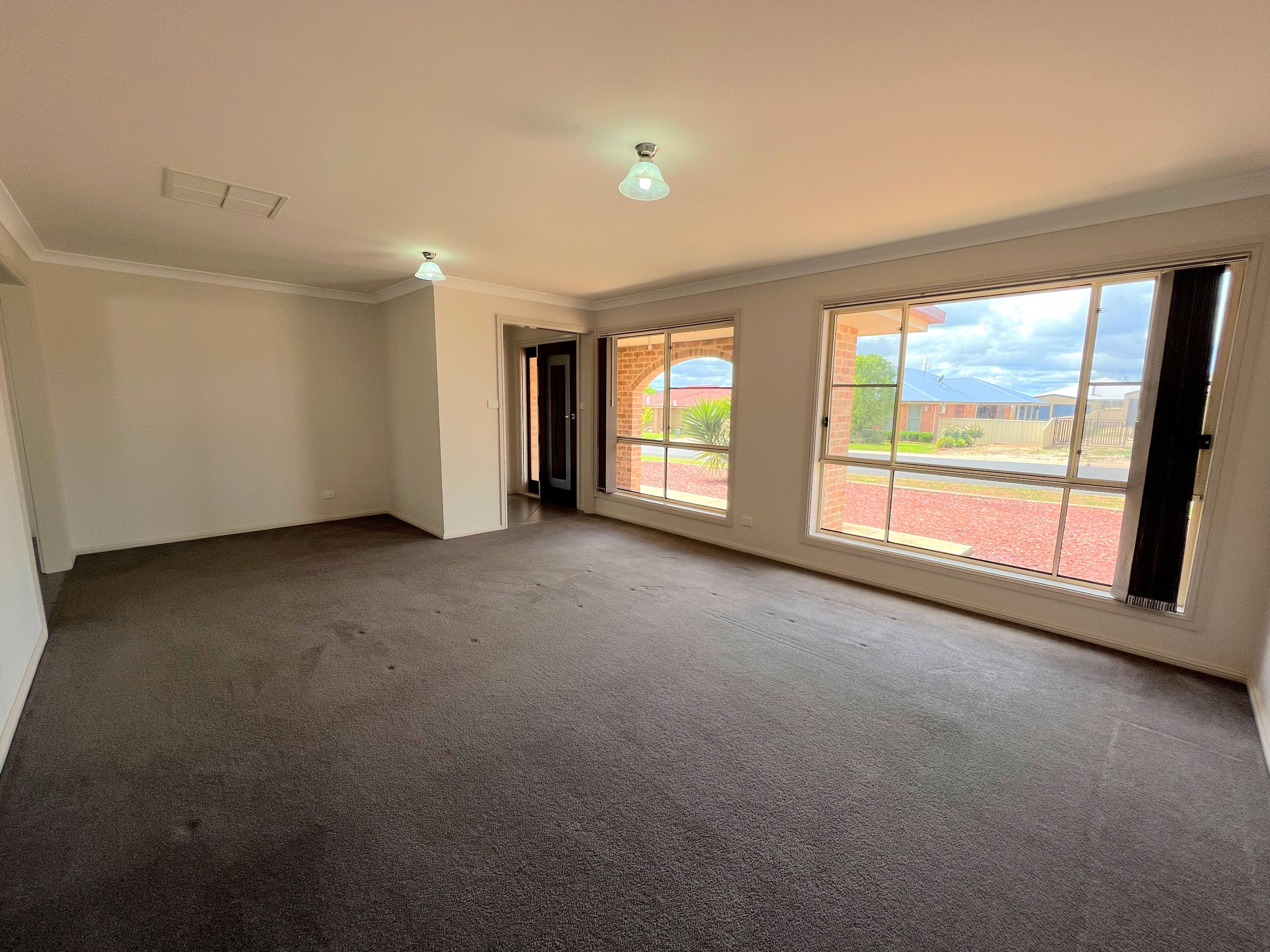 8 Cedar Crescent, Parkes, NSW 2870