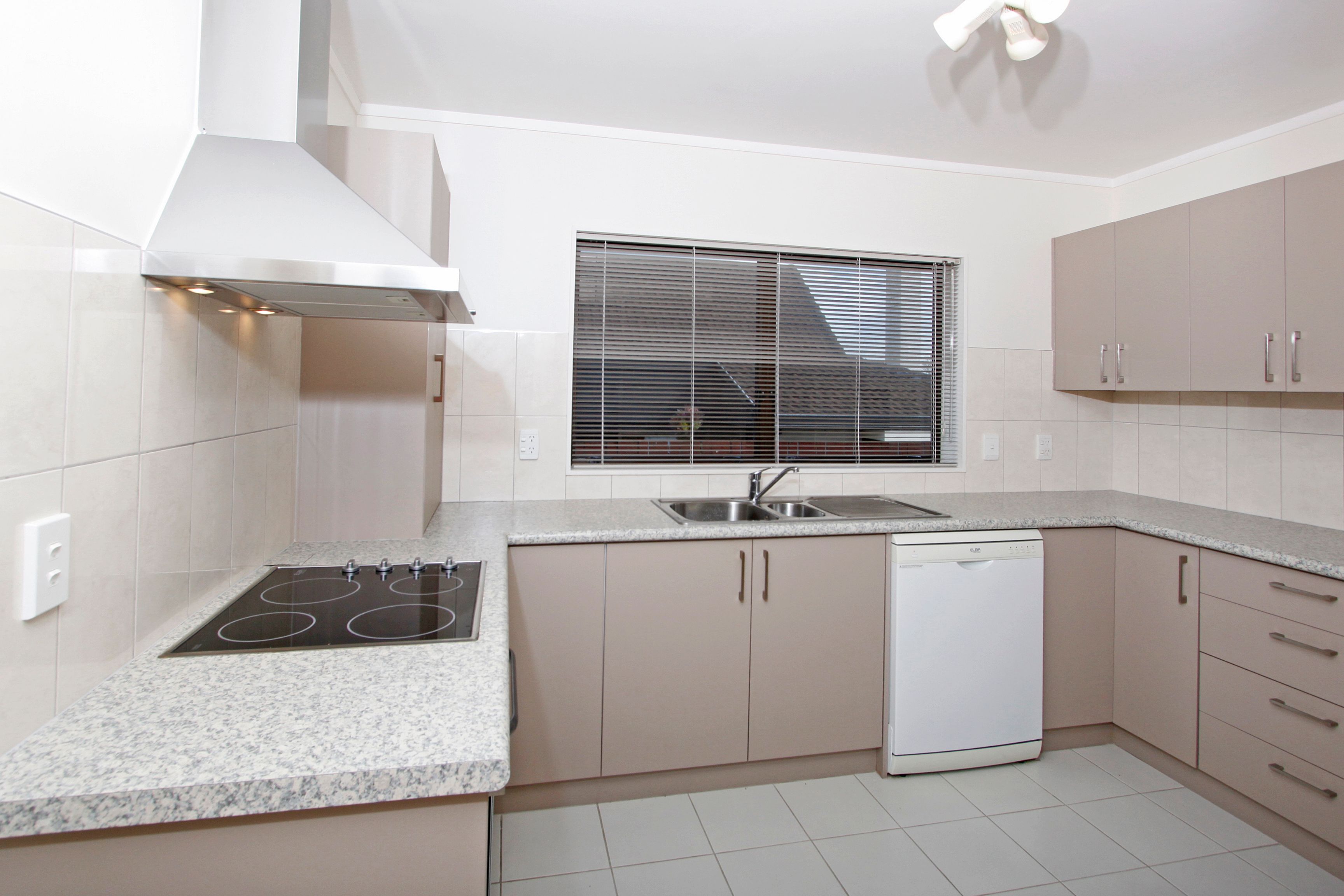 2/98 Mirrabooka Avenue, Botany Downs, Manukau City