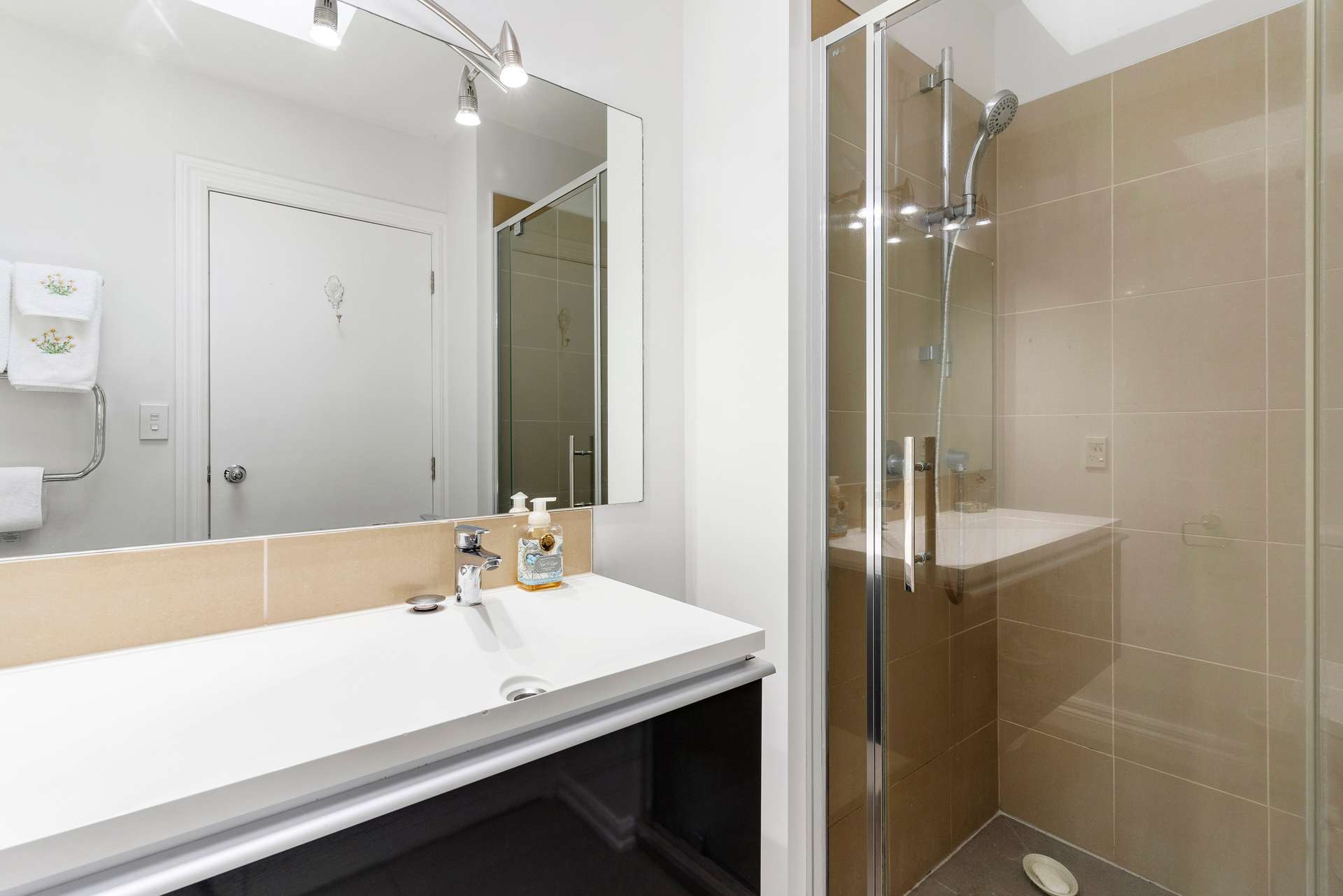 2/58 St Johns Road photo 17