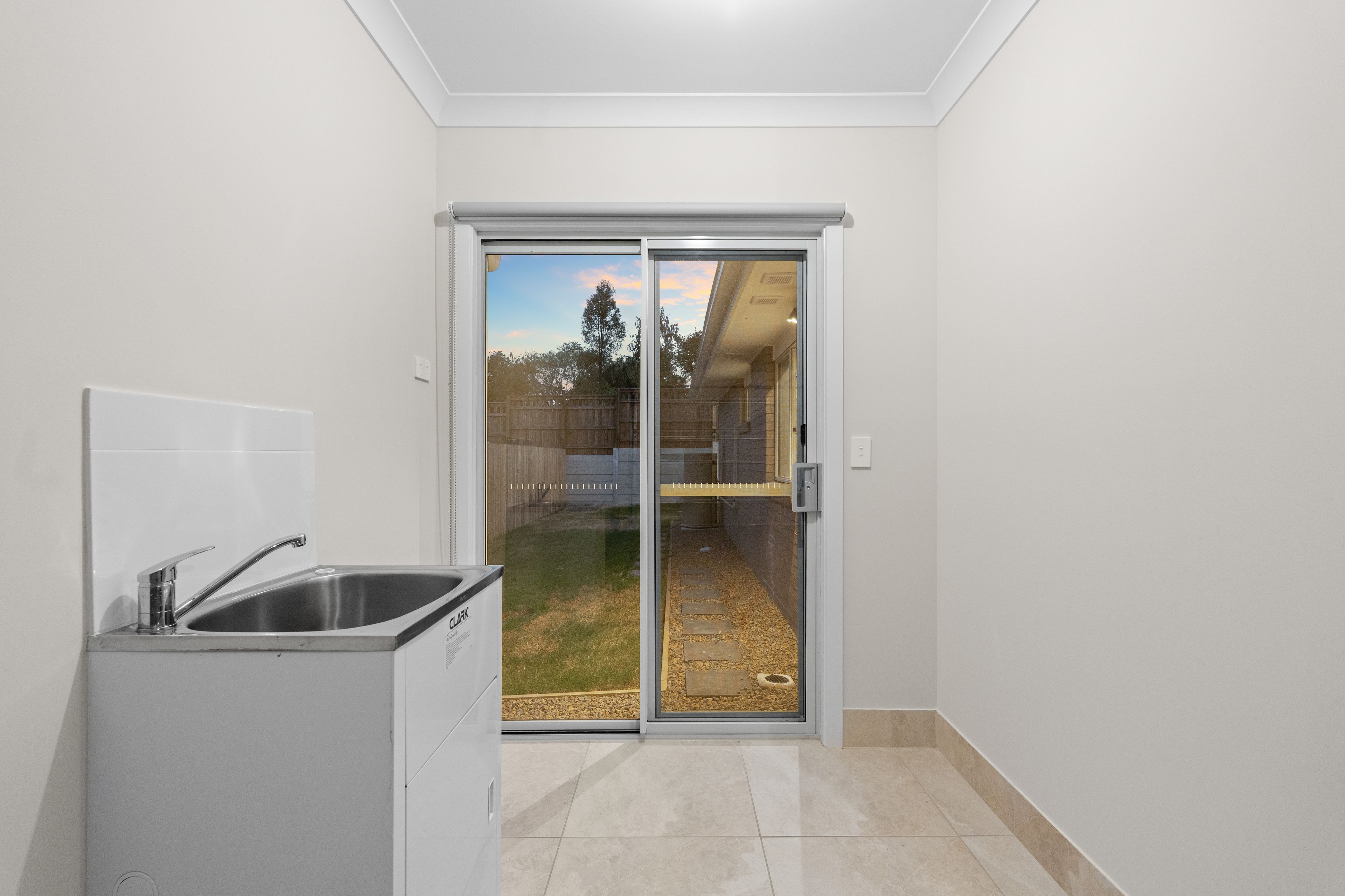 48 Suncrest Mews — photo 21 of 28