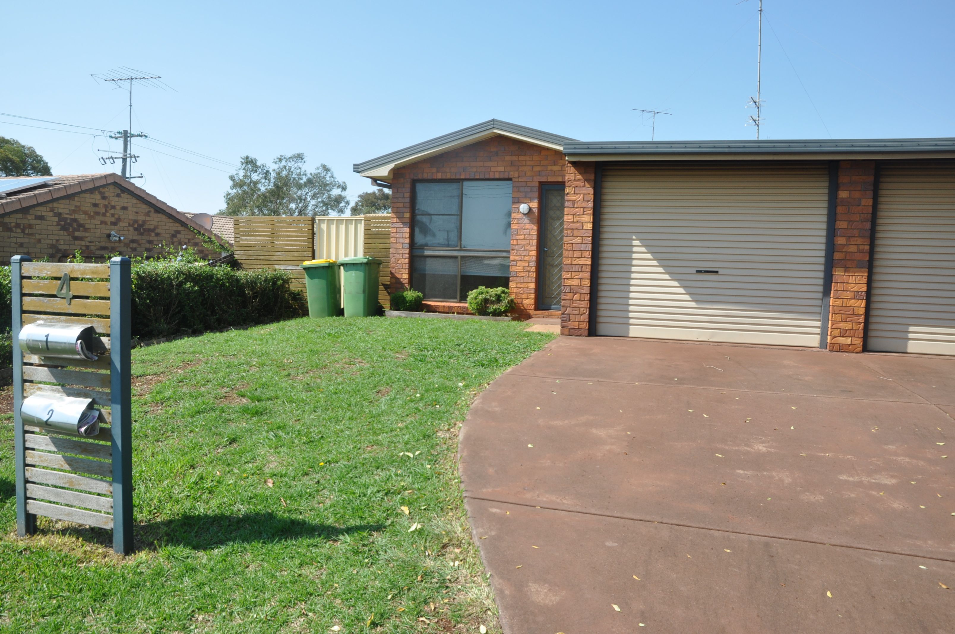 1/4 Stumm Street, Kearneys Spring, QLD 4350