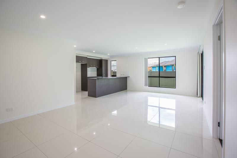 1/16 Dredge Circle, Brassall, QLD 4305