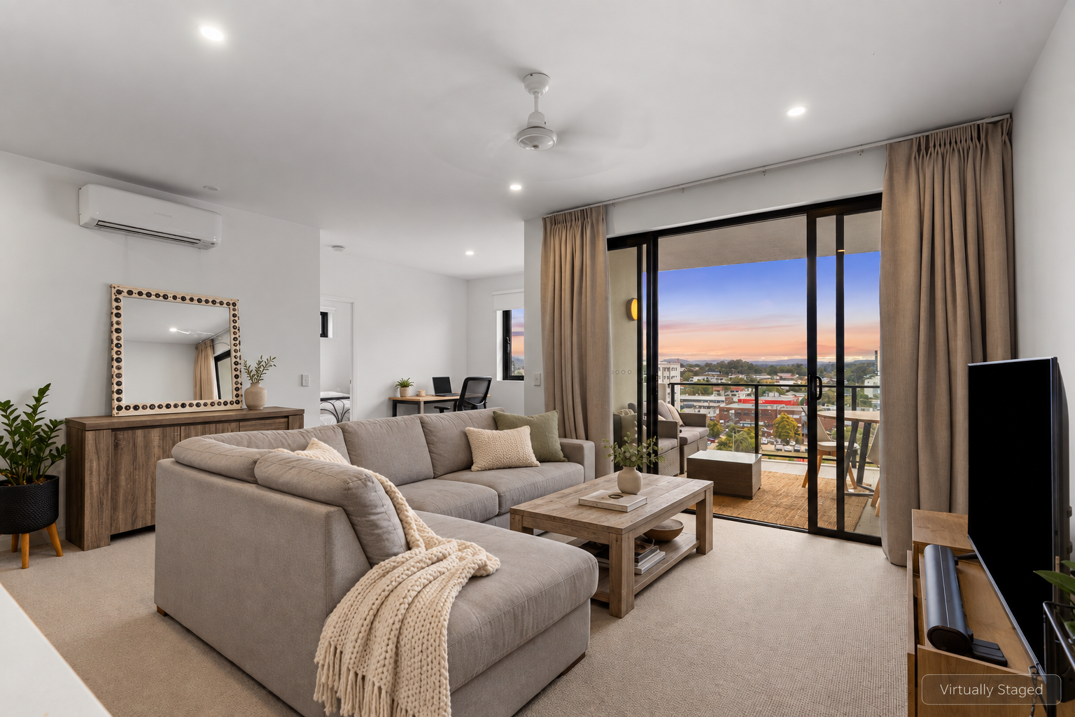 704/27 Kingsmill Street — photo from Ray White Mitchelton