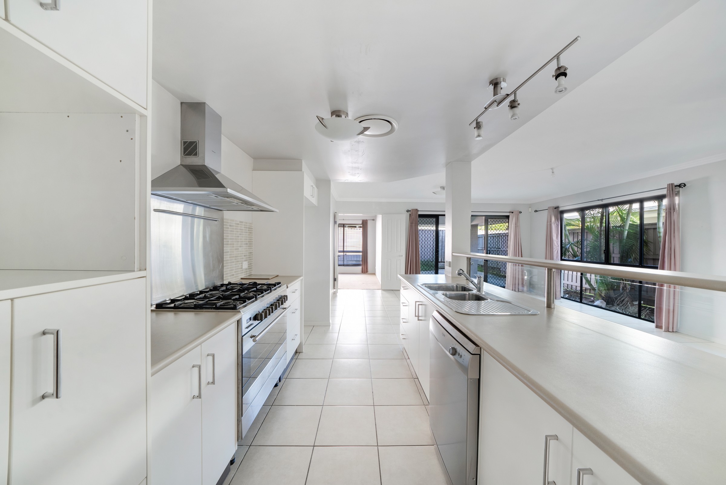 10 Tamarind Street, North Lakes, QLD 4509