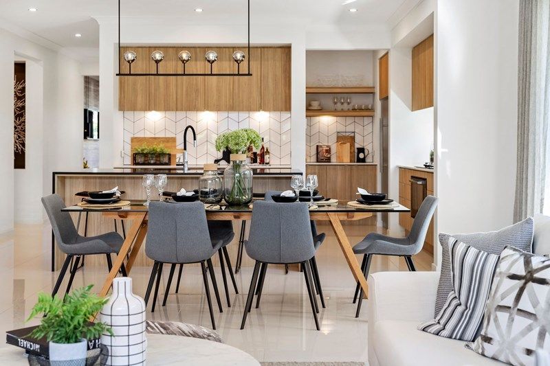 18 Spinnaker Boulevard, Newport, QLD 4020