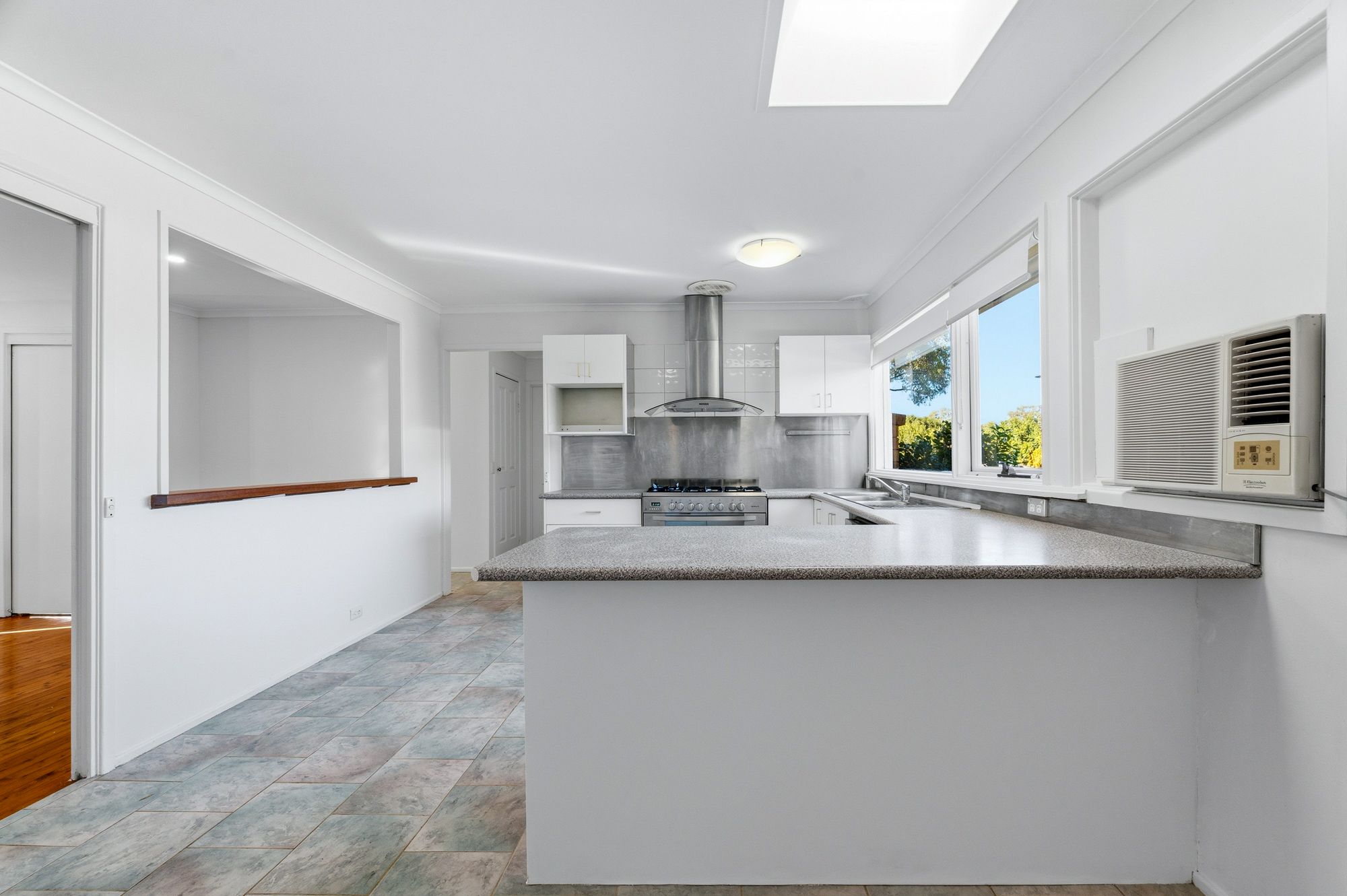 41 Pinaroo Crescent — photo 4 of 15