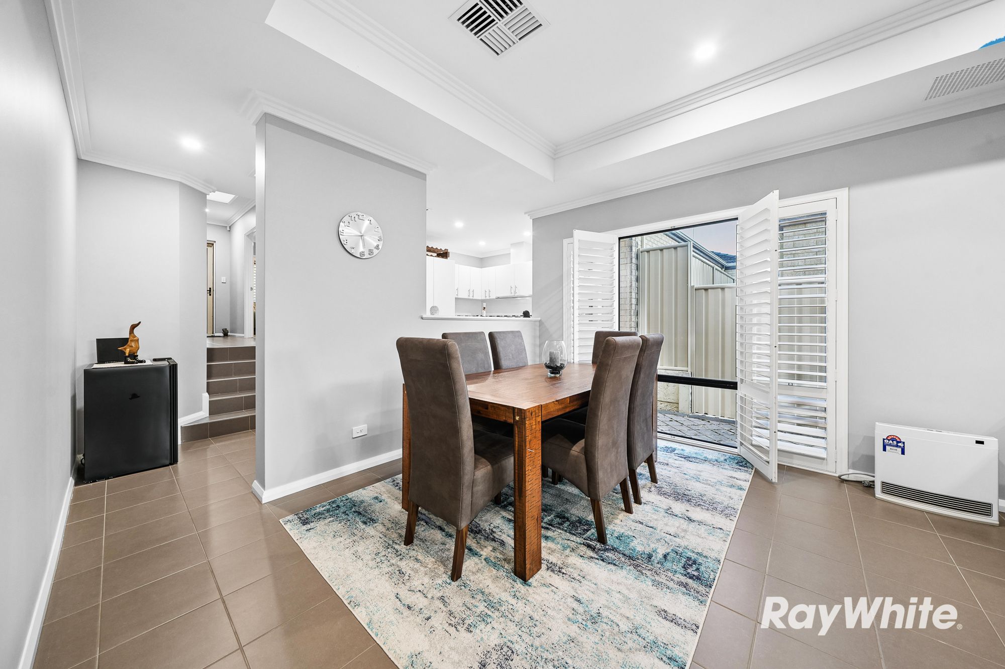 15 Finchley Crescent — photo 10 of 29