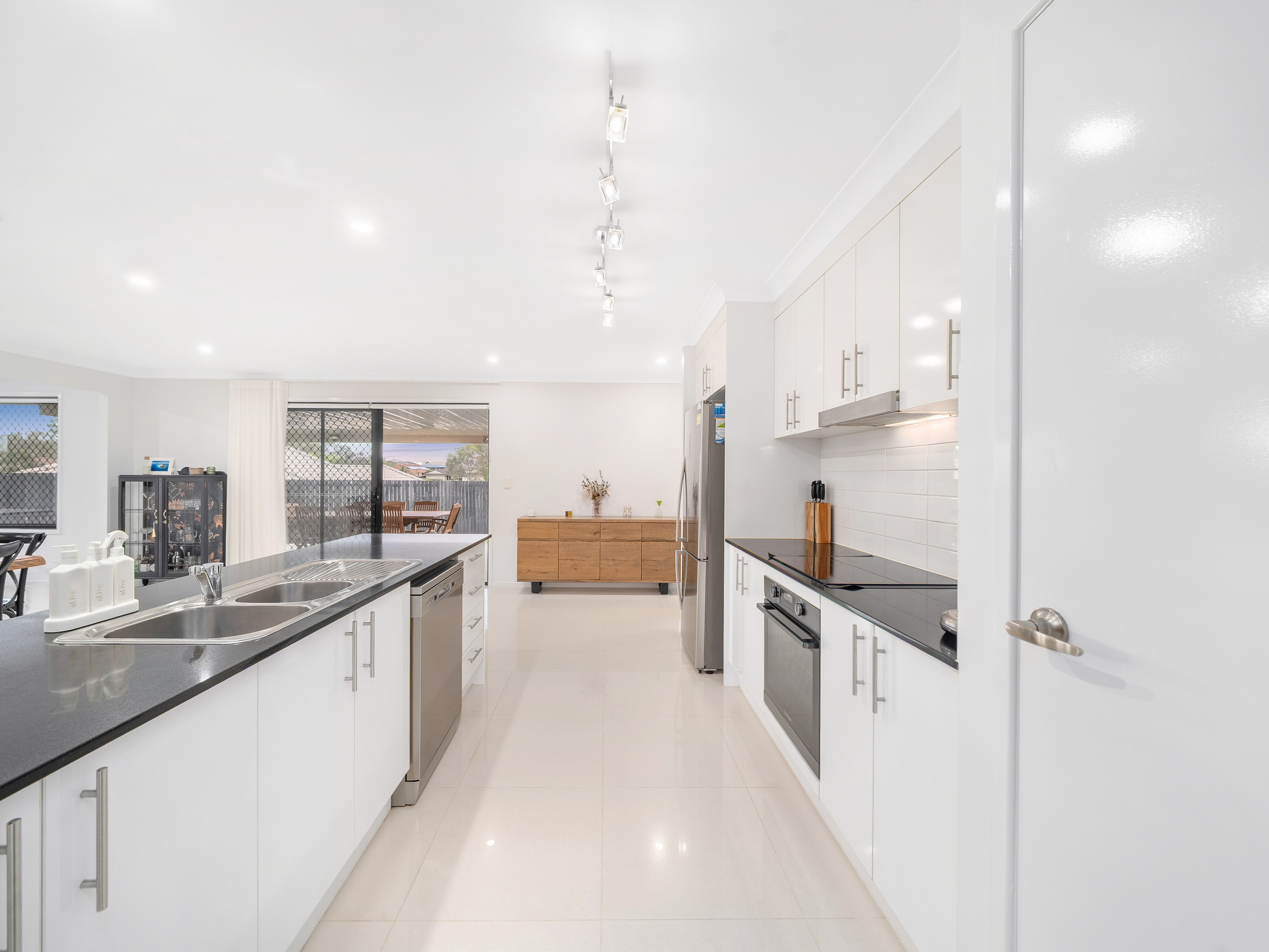 6 Marasco Court, Dakabin, QLD 4503