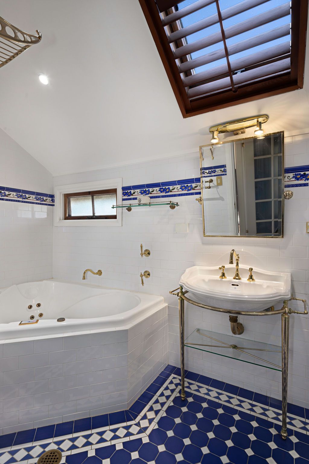 102 Ingham Avenue — photo 9 of 18