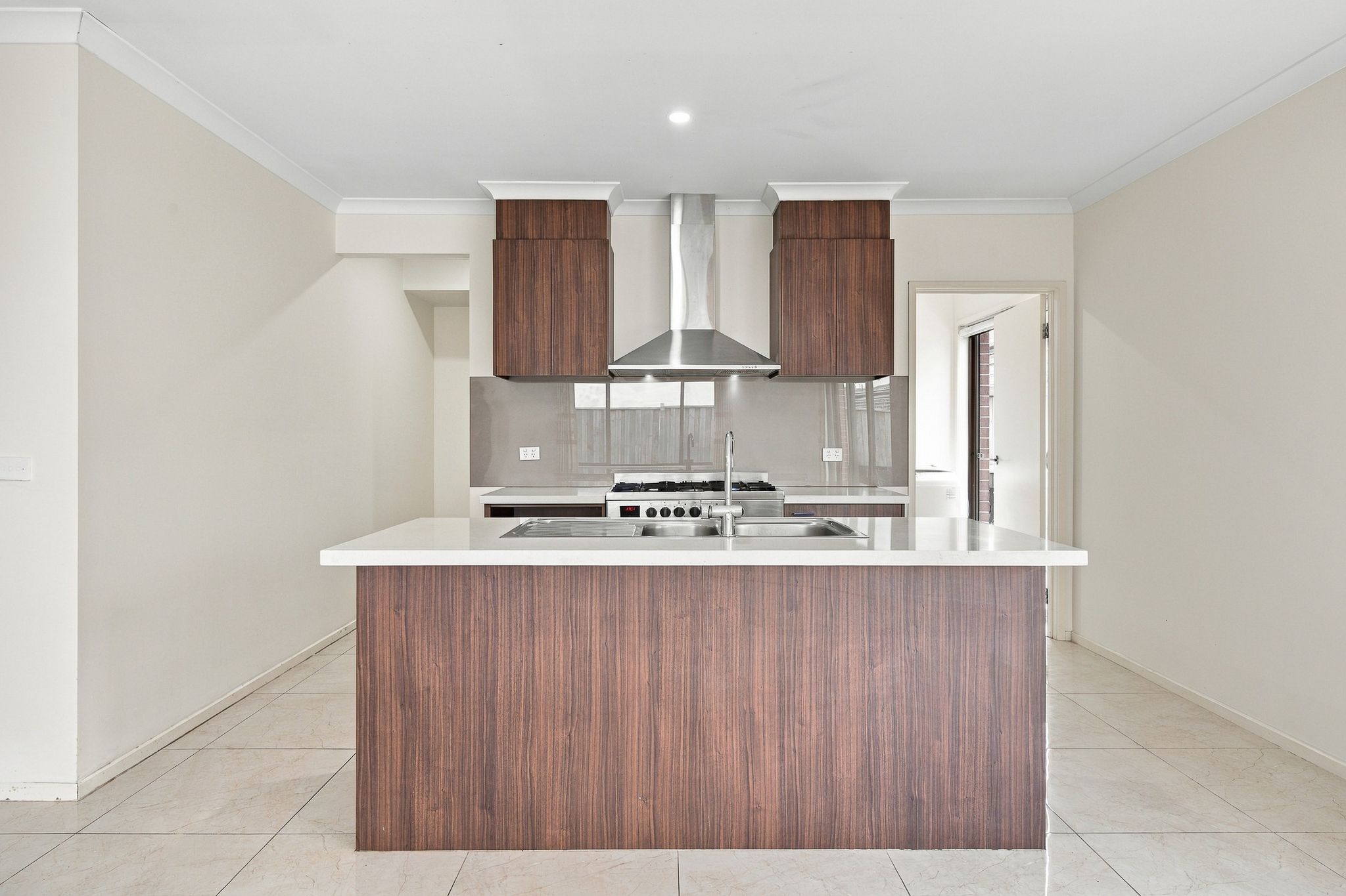 242 Duff Street — photo 3 of 19