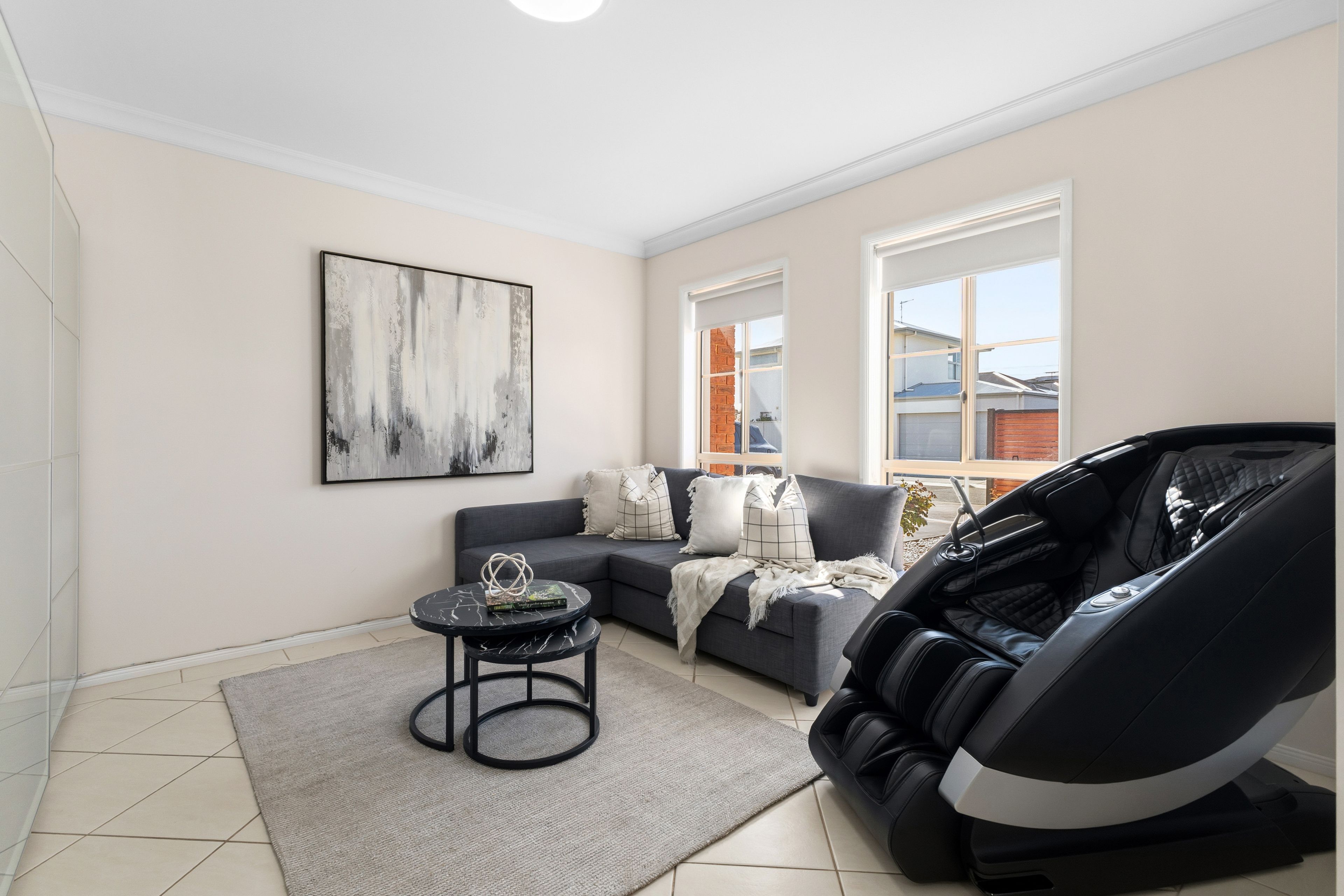 12 York Avenue East — photo 3 of 25