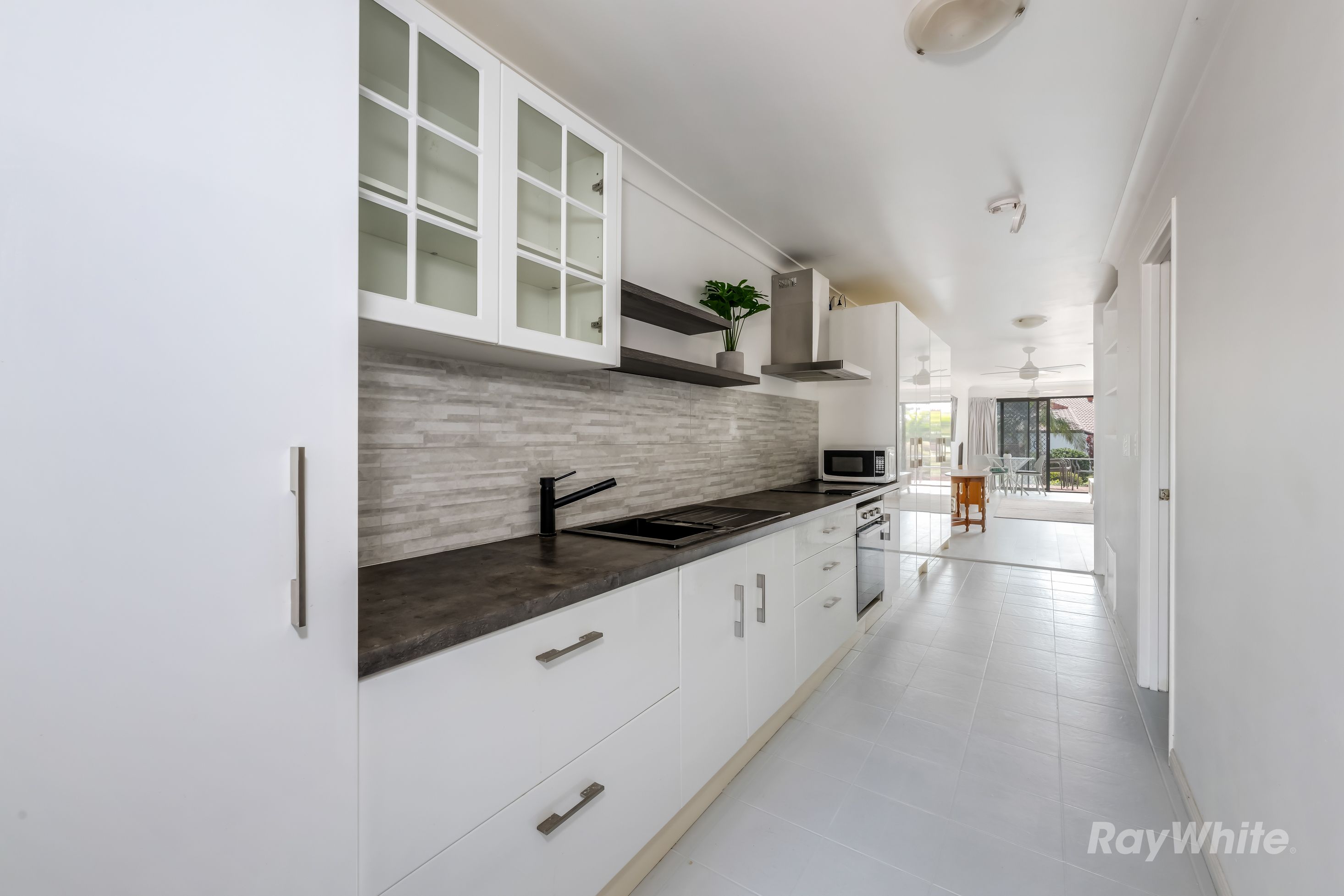 9/1 Pebble Beach Drive, Coral Cove, QLD 4670