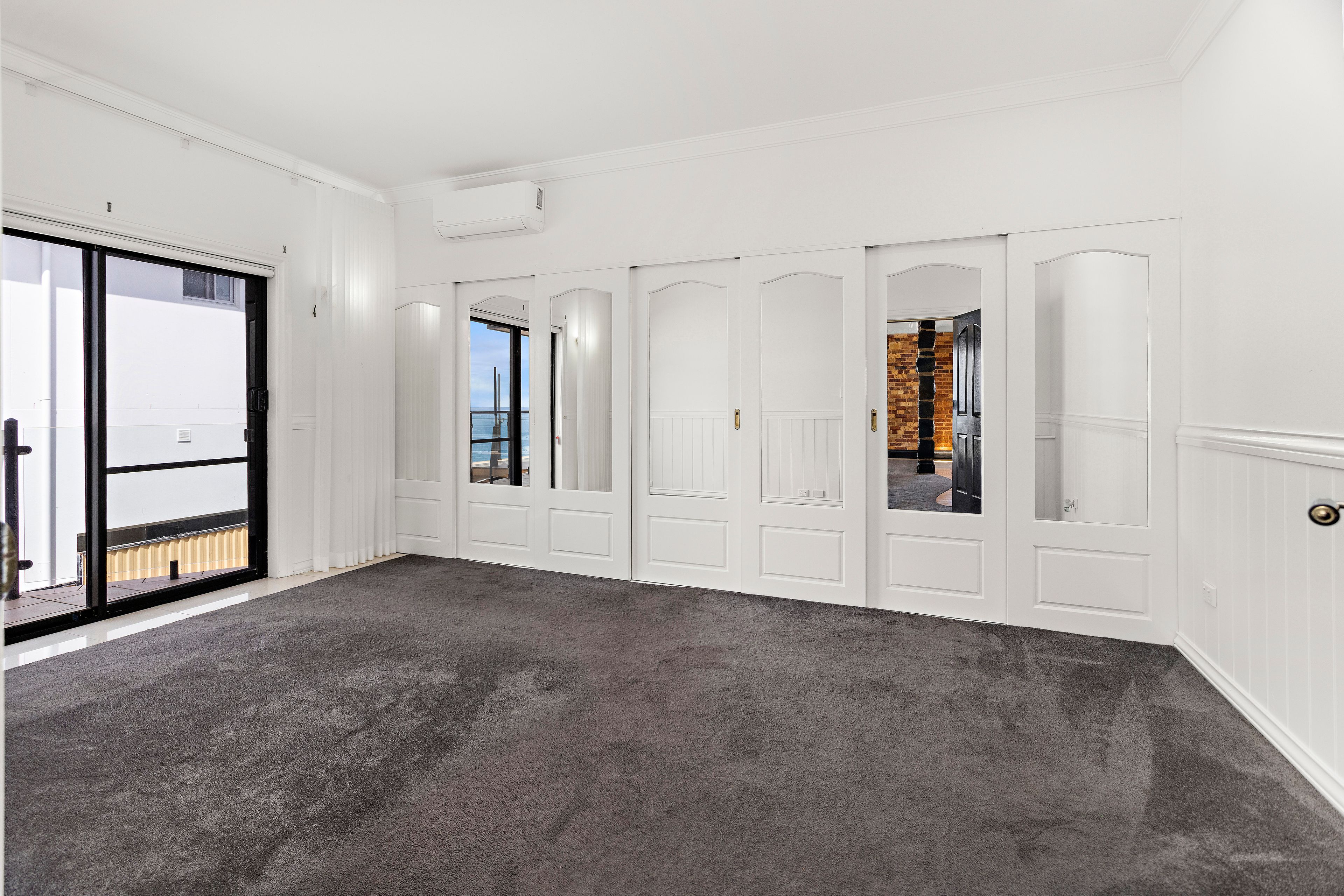 24 Darien Avenue — photo 10 of 20