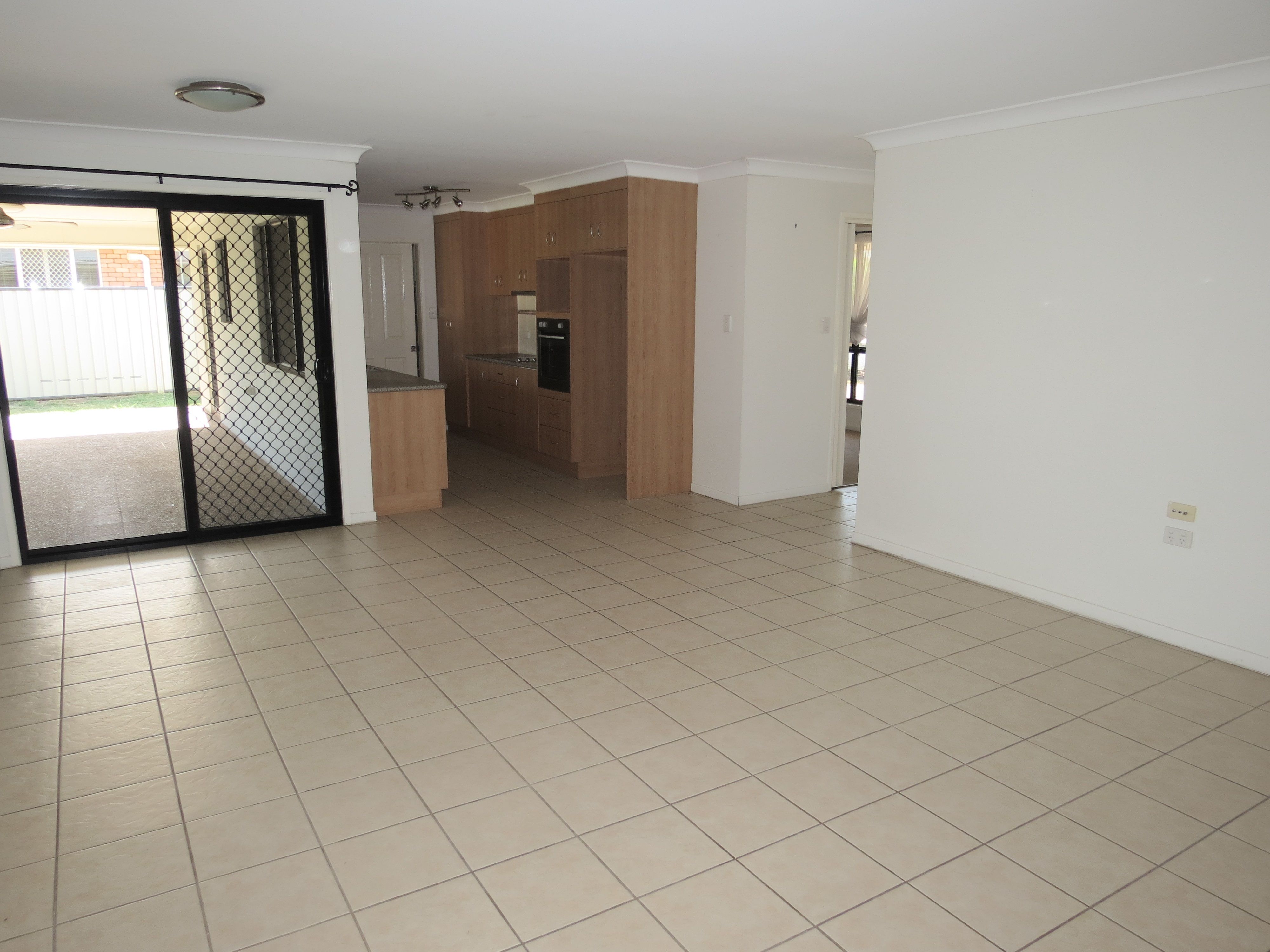 21 Crinum Crescent, Emerald, QLD 4720