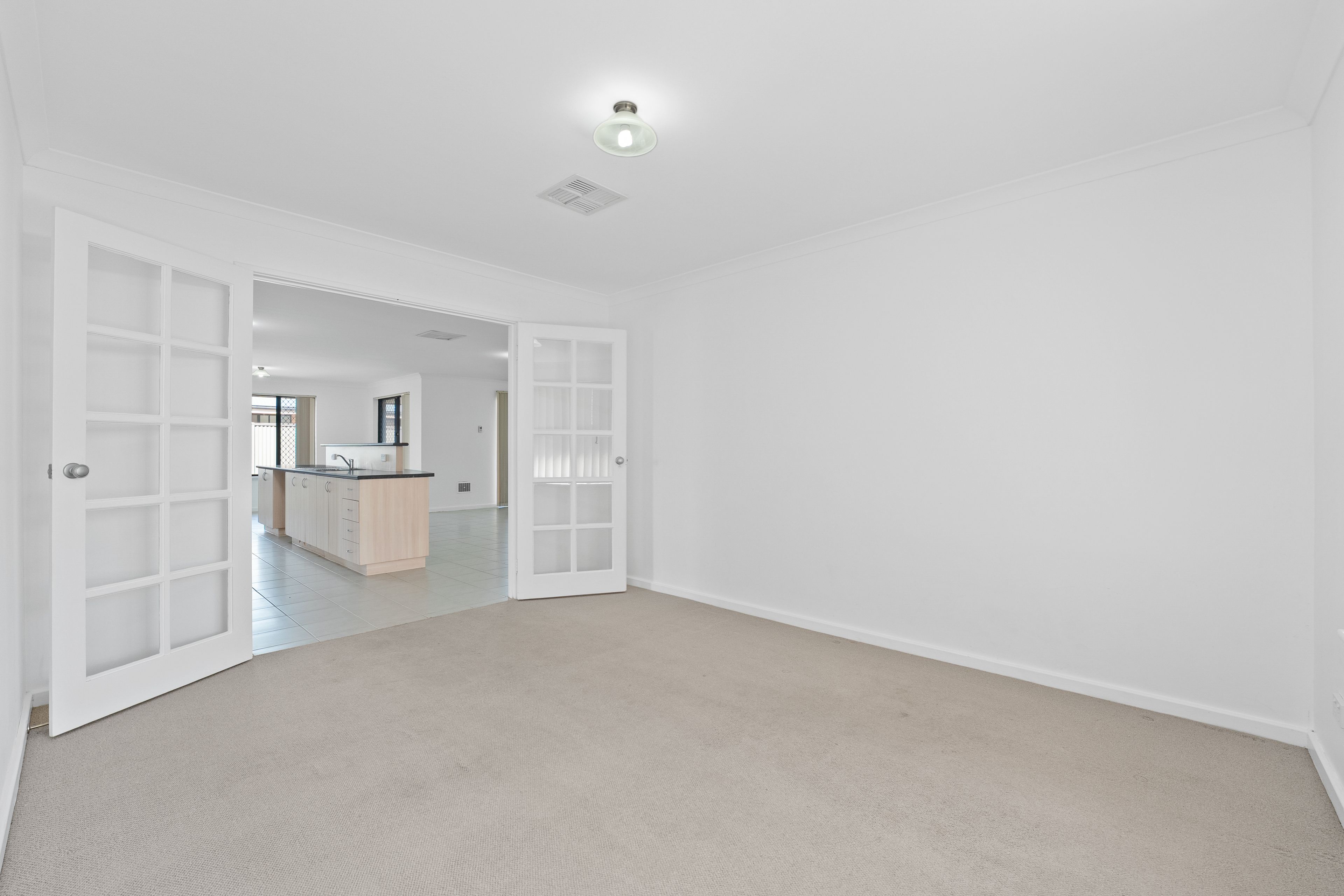 4 Oxenholme Way — photo 10 of 30