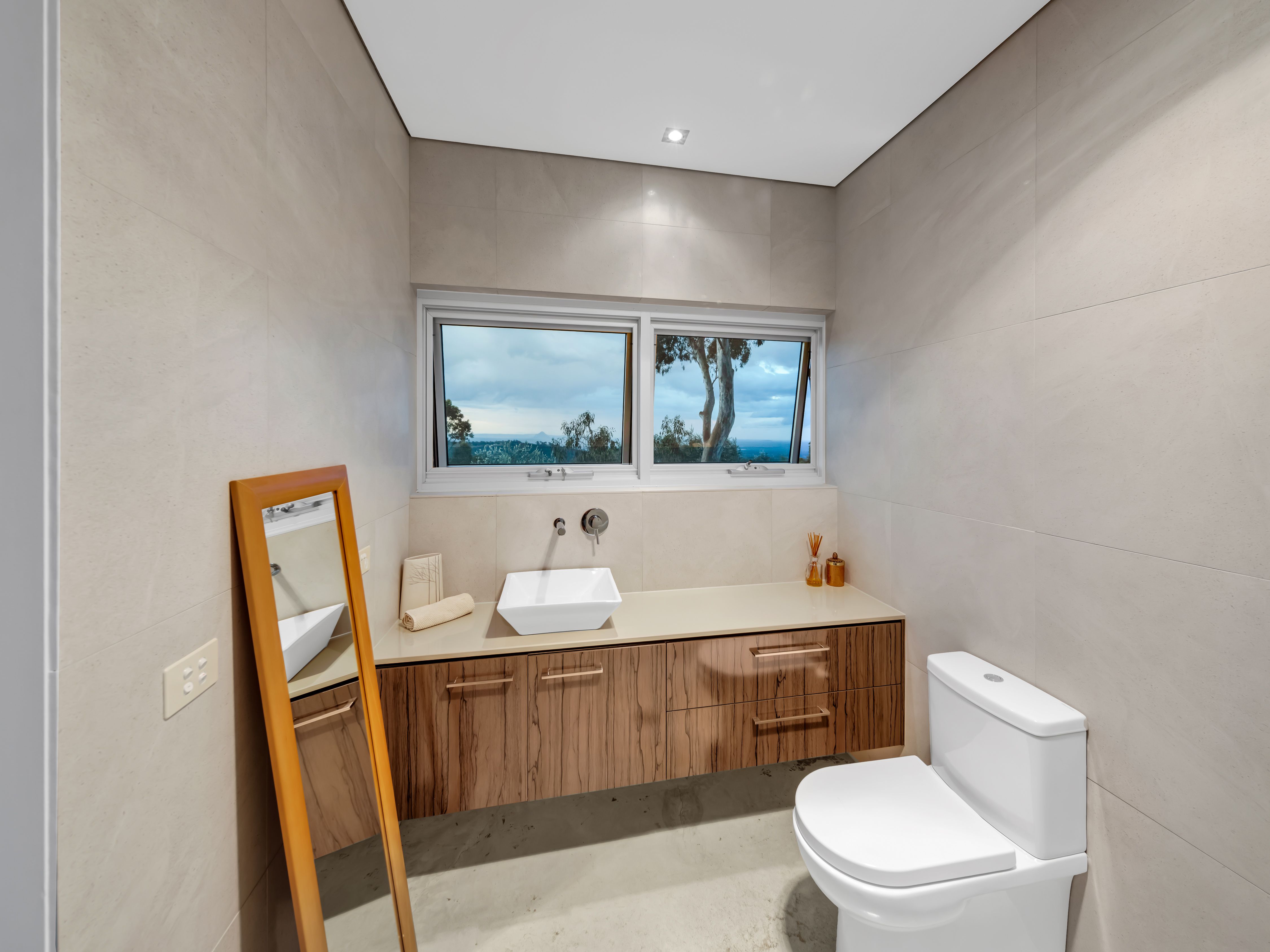 Architectural Masterpiece with Panoramic Glasshouse Mountain Views — photo 21 of 28