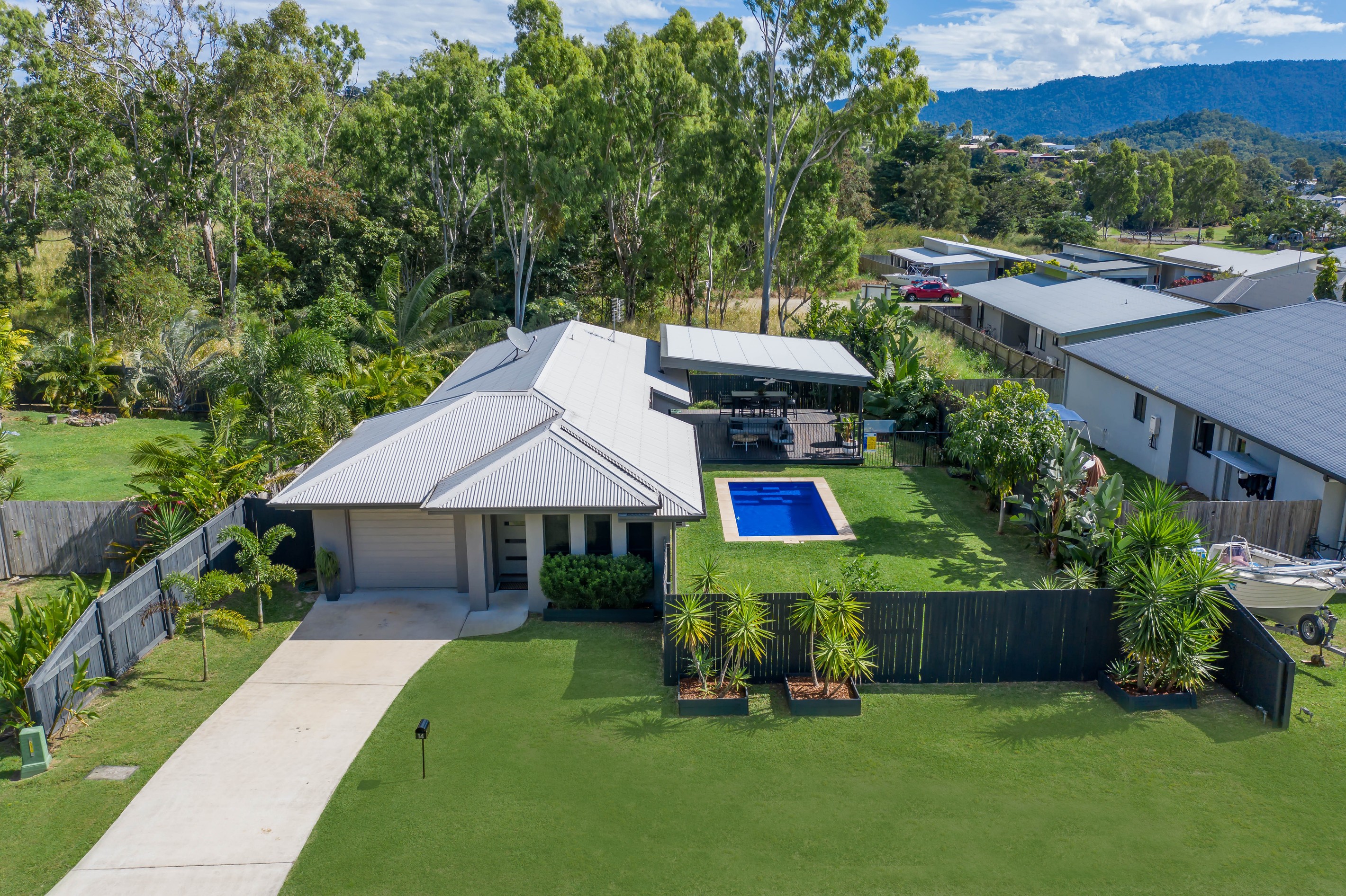 14 Pearl Street, Cannonvale, QLD 4802