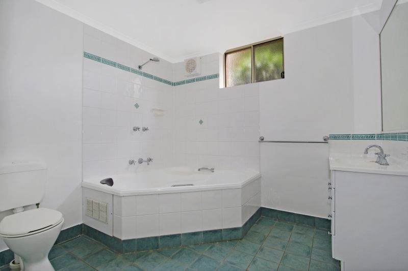 520 Saunders Road — photo 9 of 12
