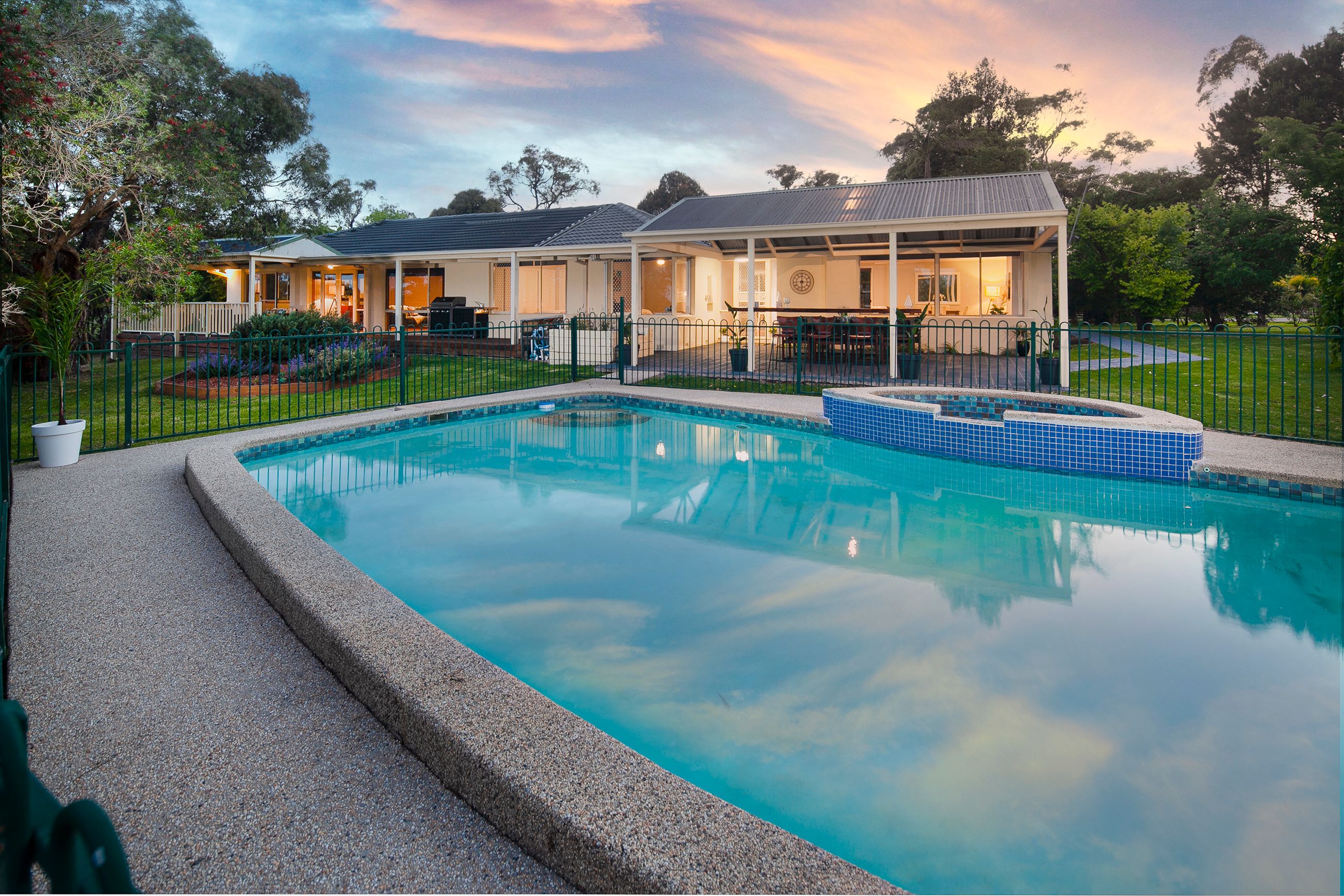33 Woodlands Road, Cranbourne South VIC 3977