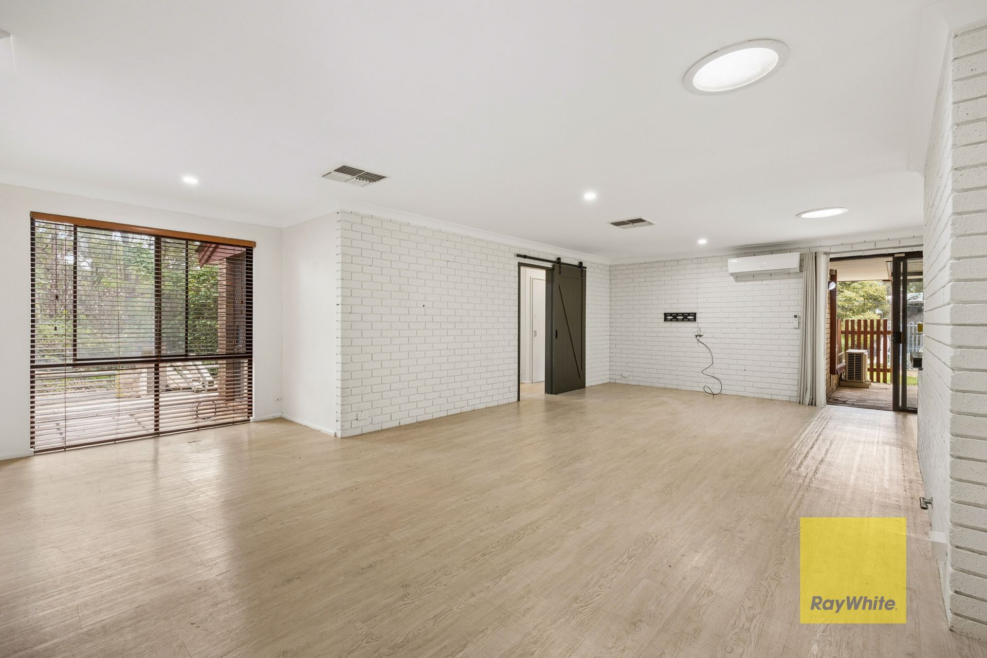 305 Traylen Road — photo 11 of 30