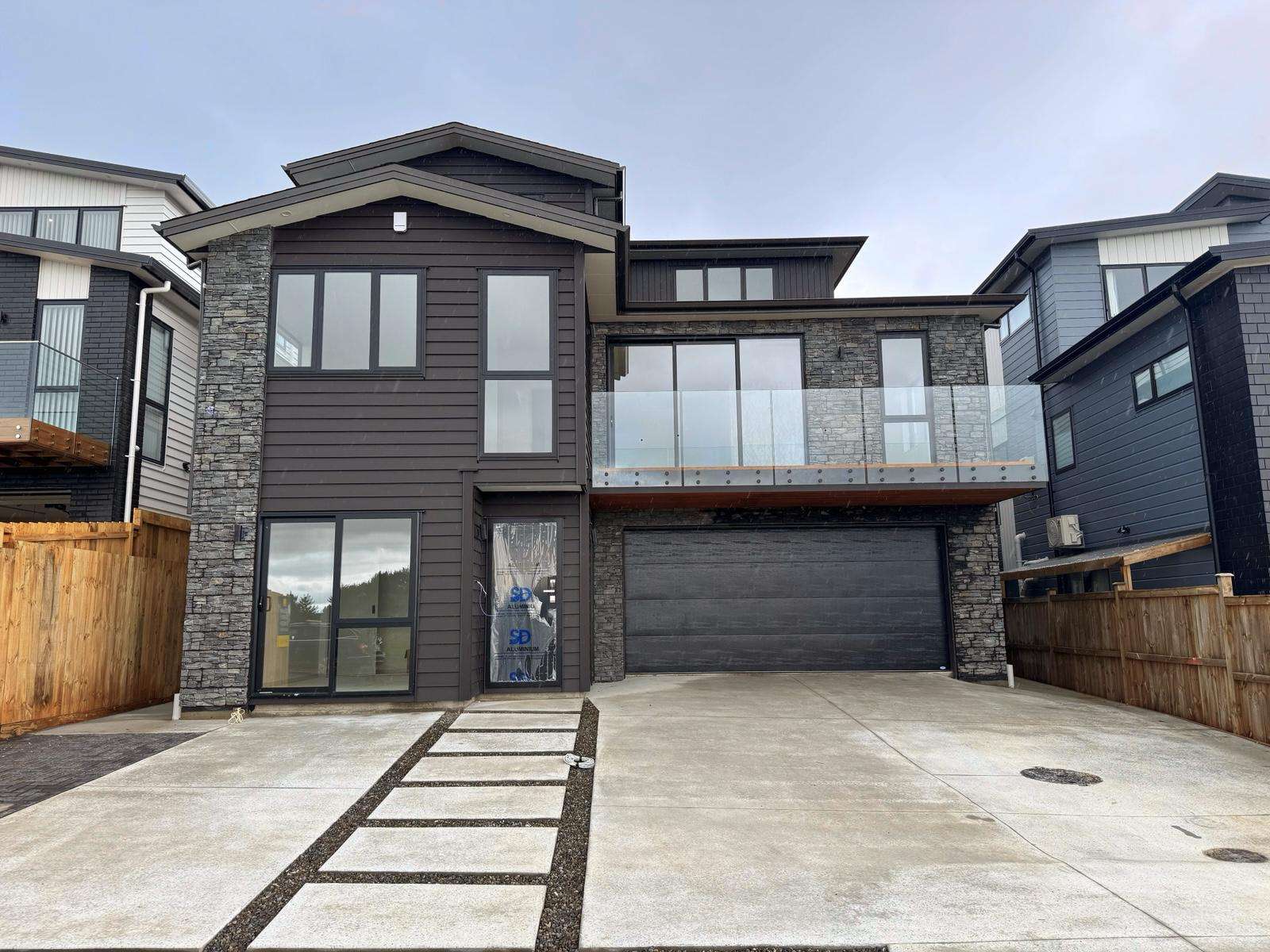 16 Grand Ridge Avenue photo 1