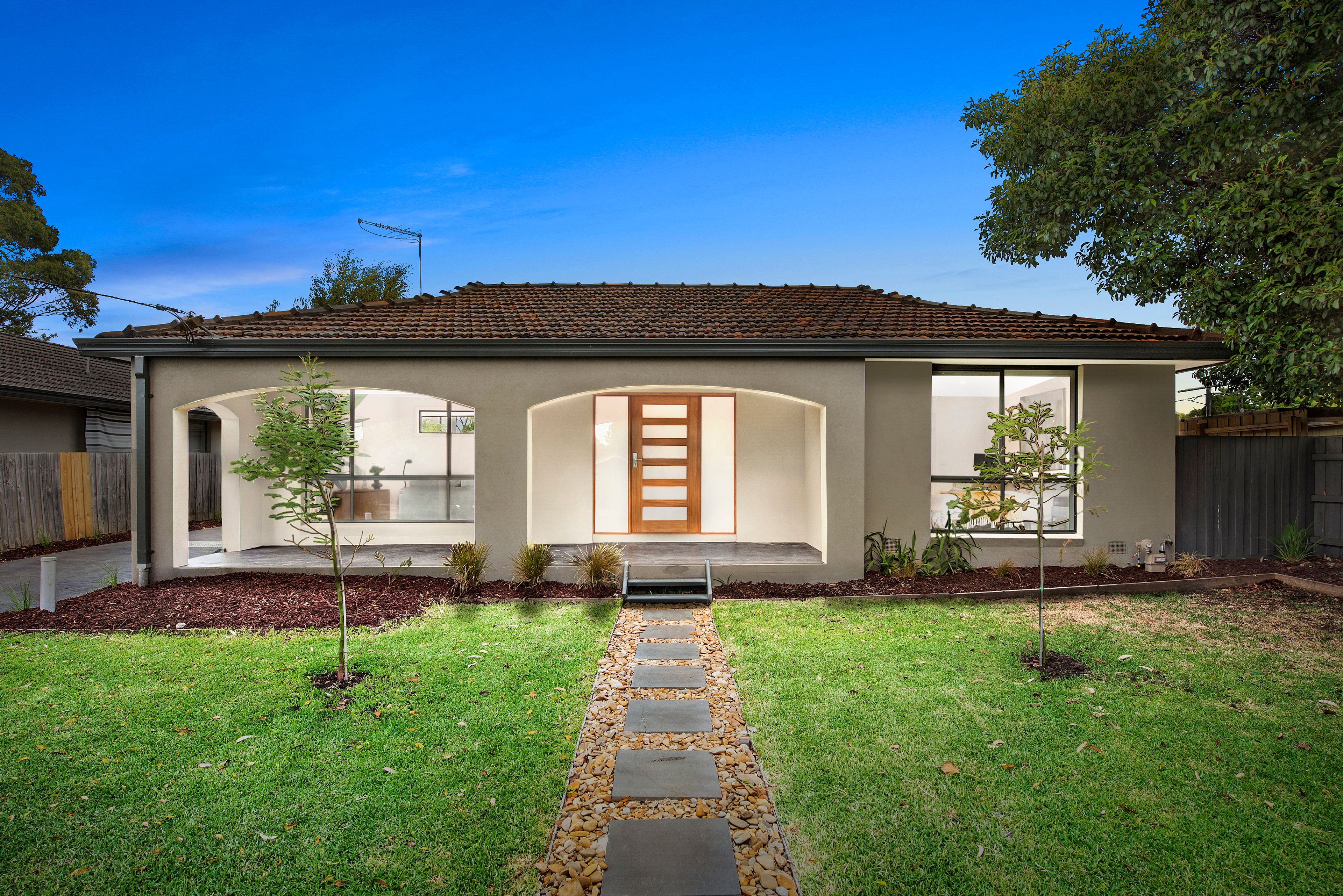 4 Bimbadeen Drive, Mooroolbark VIC 3138