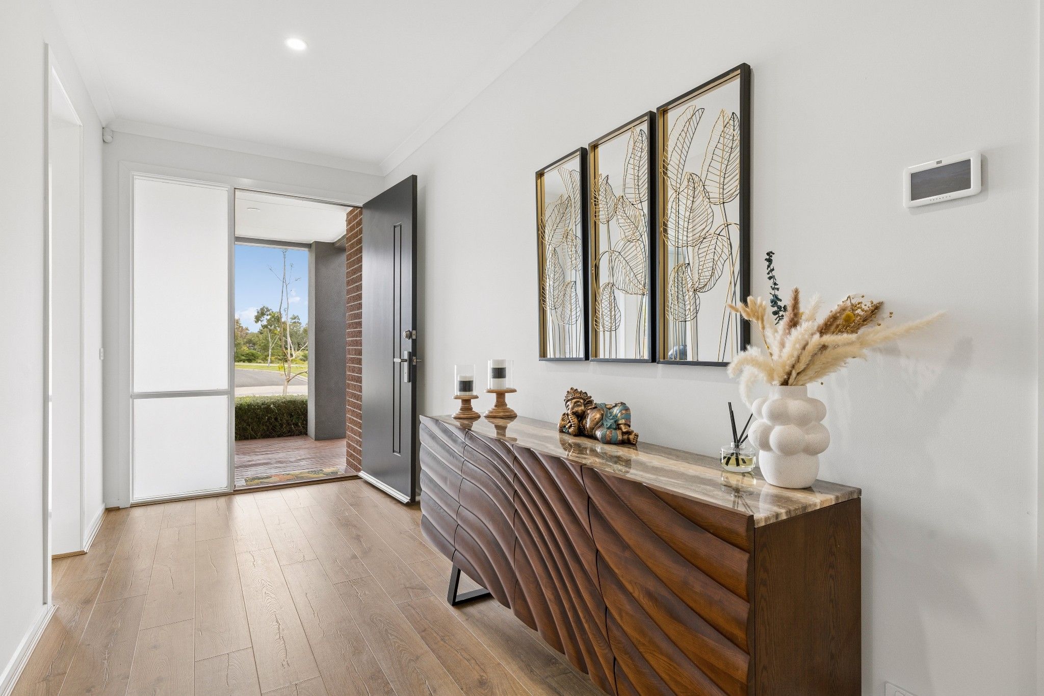 8 Lenigas Crescent, MANOR LAKES, VIC 3024