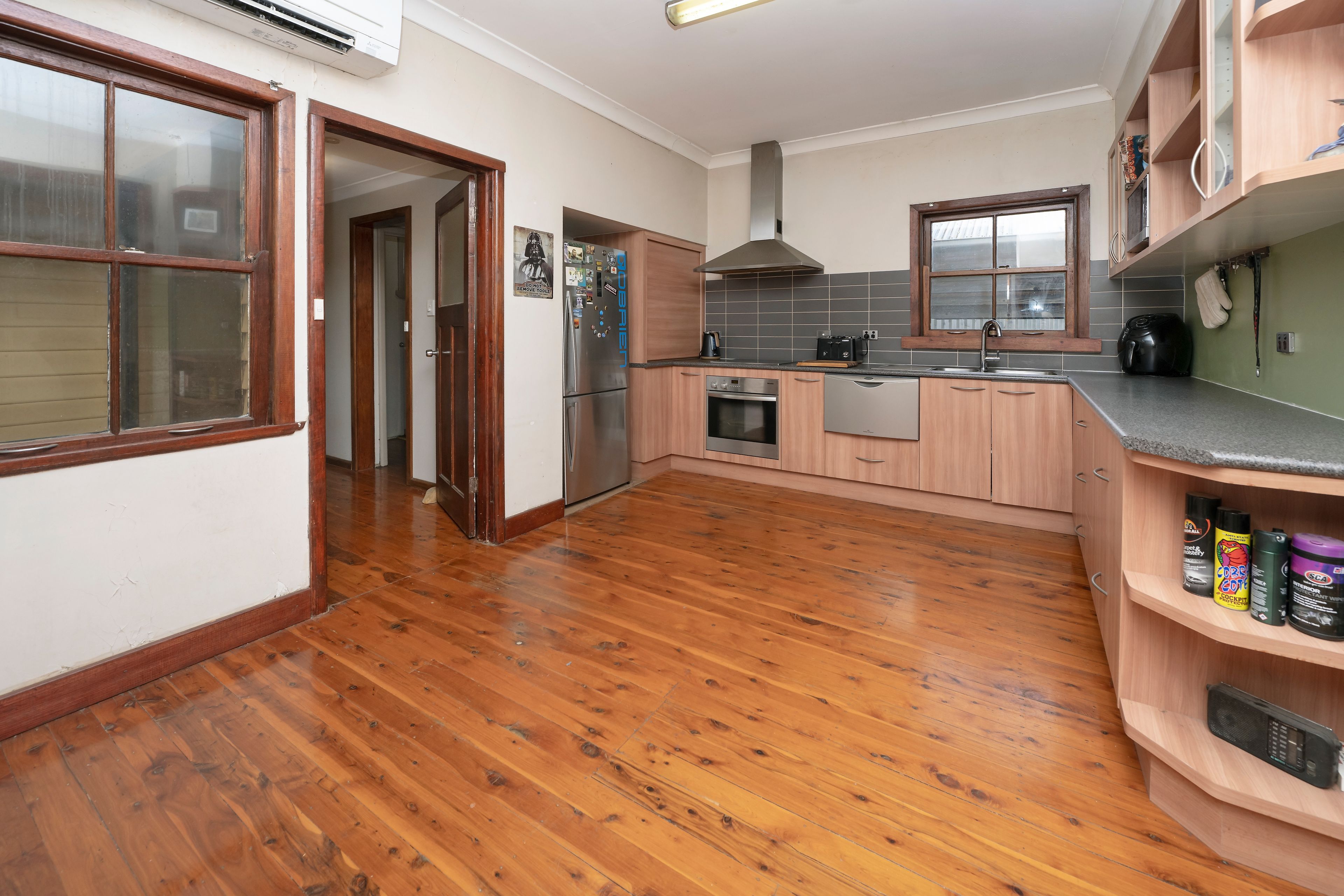 6 Buchan Street — photo 4 of 16