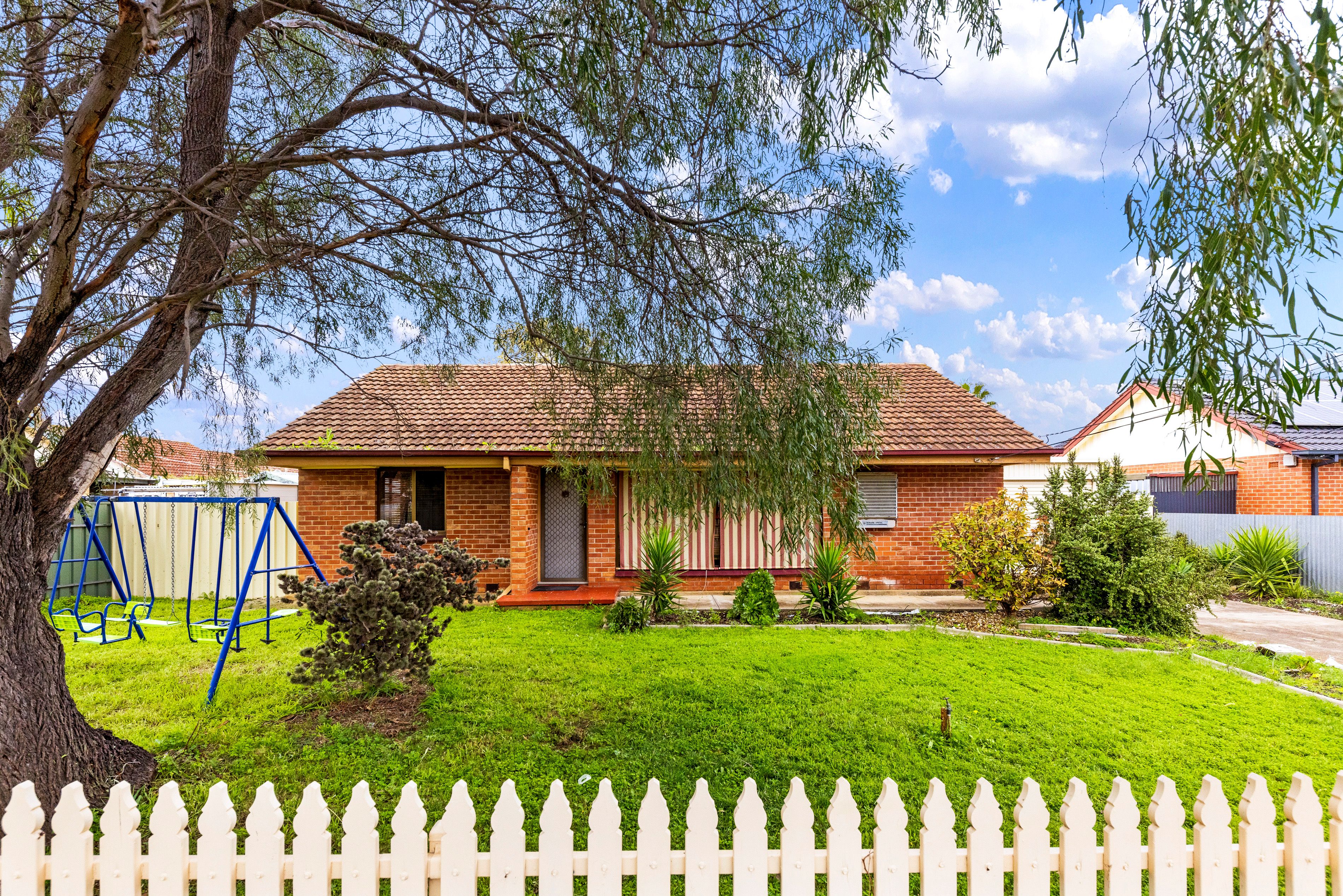 4 Barnes Crescent, Parafield Gardens SA 5107