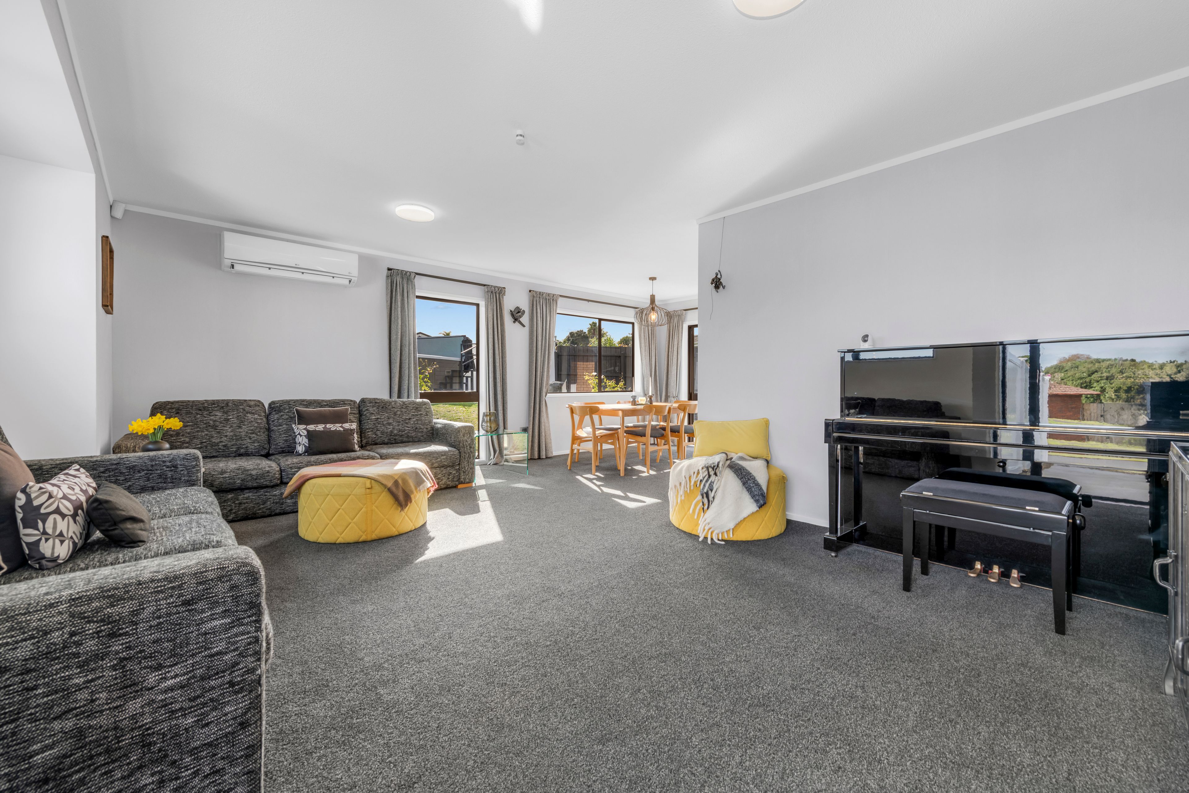 2/10 Pinewood Grove, Botany Downs, Manukau City