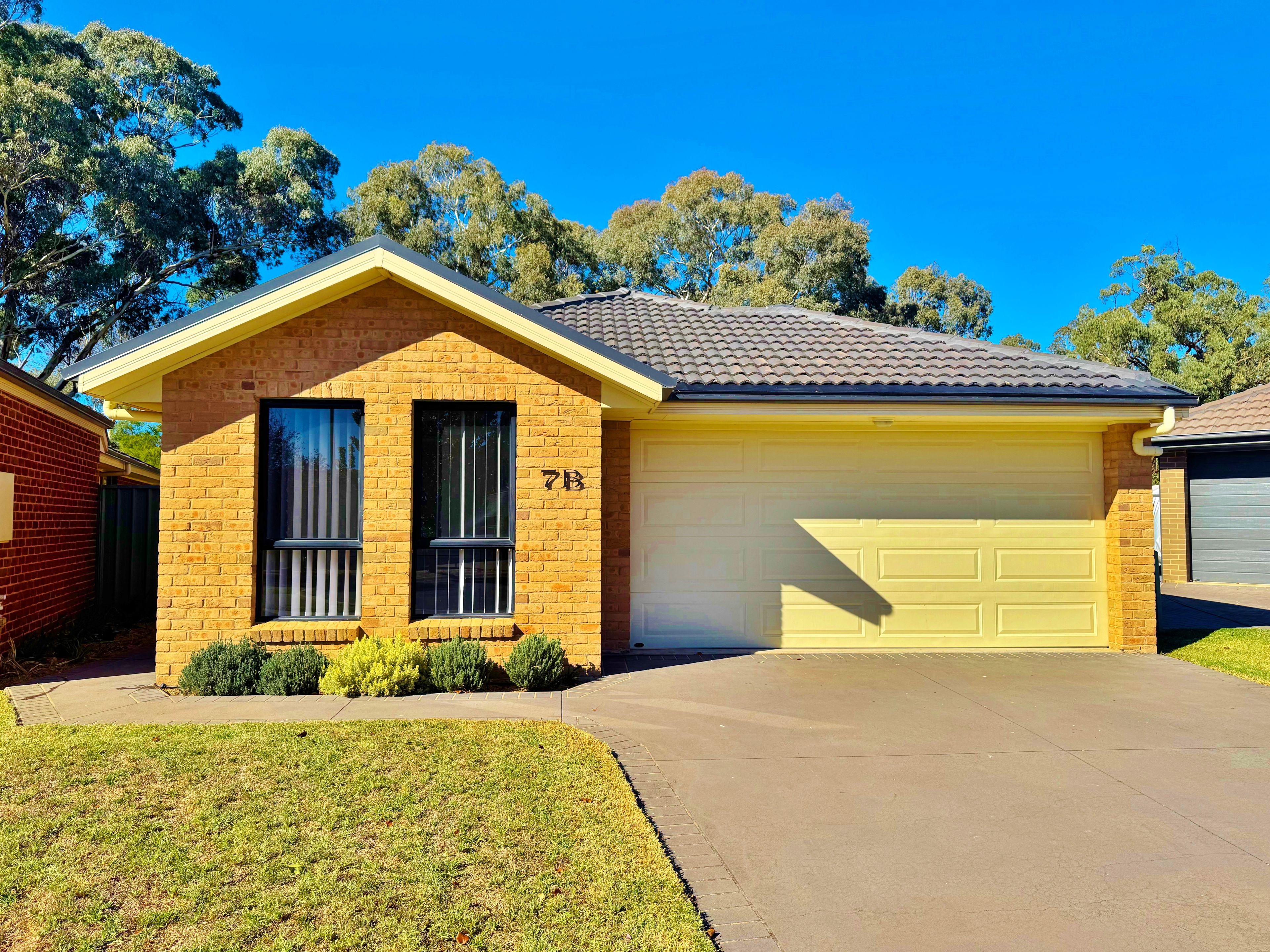7B Mayoh Place, Young NSW 2594