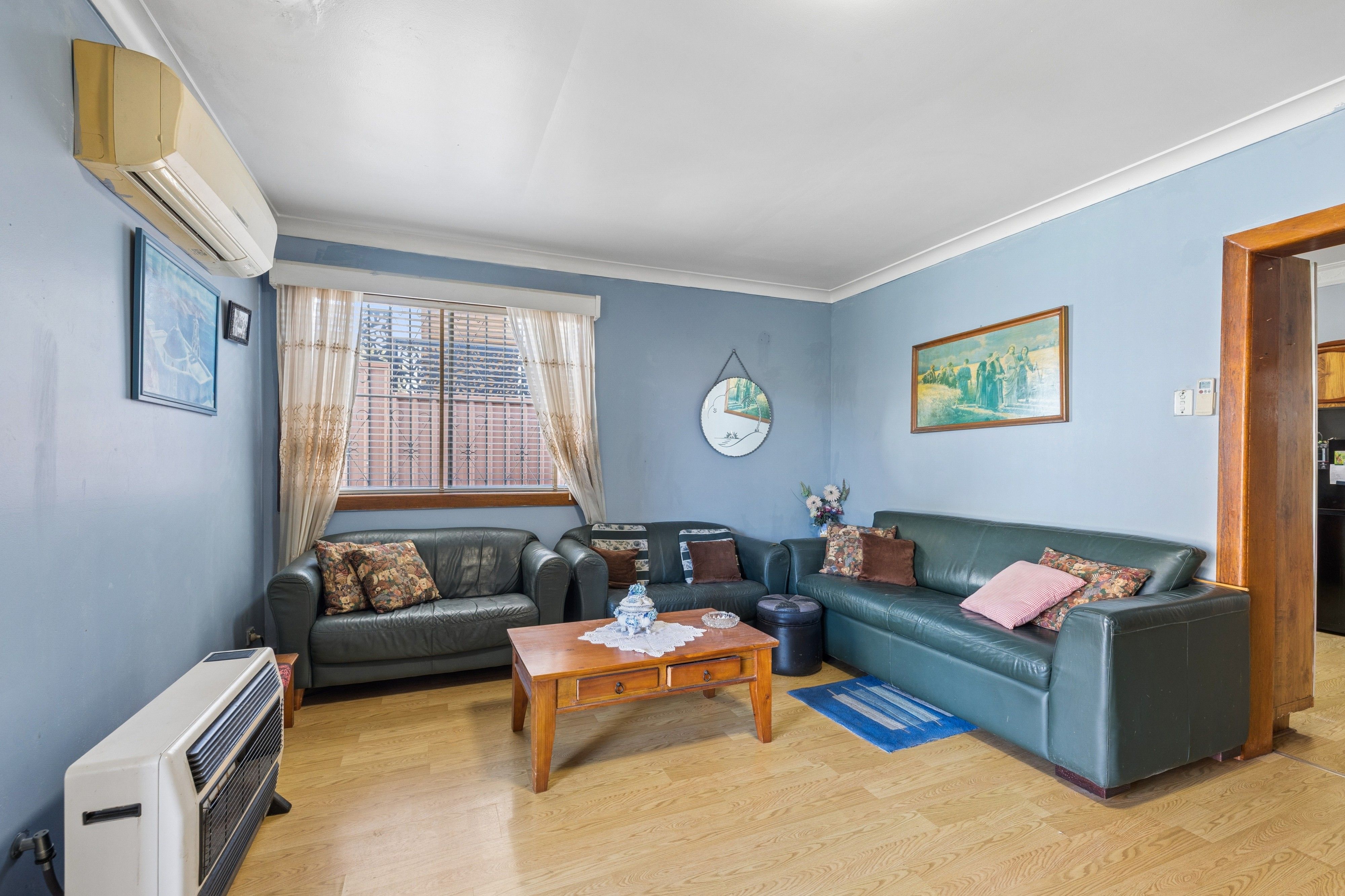 15 Beaconsfield Avenue — photo 3 of 22