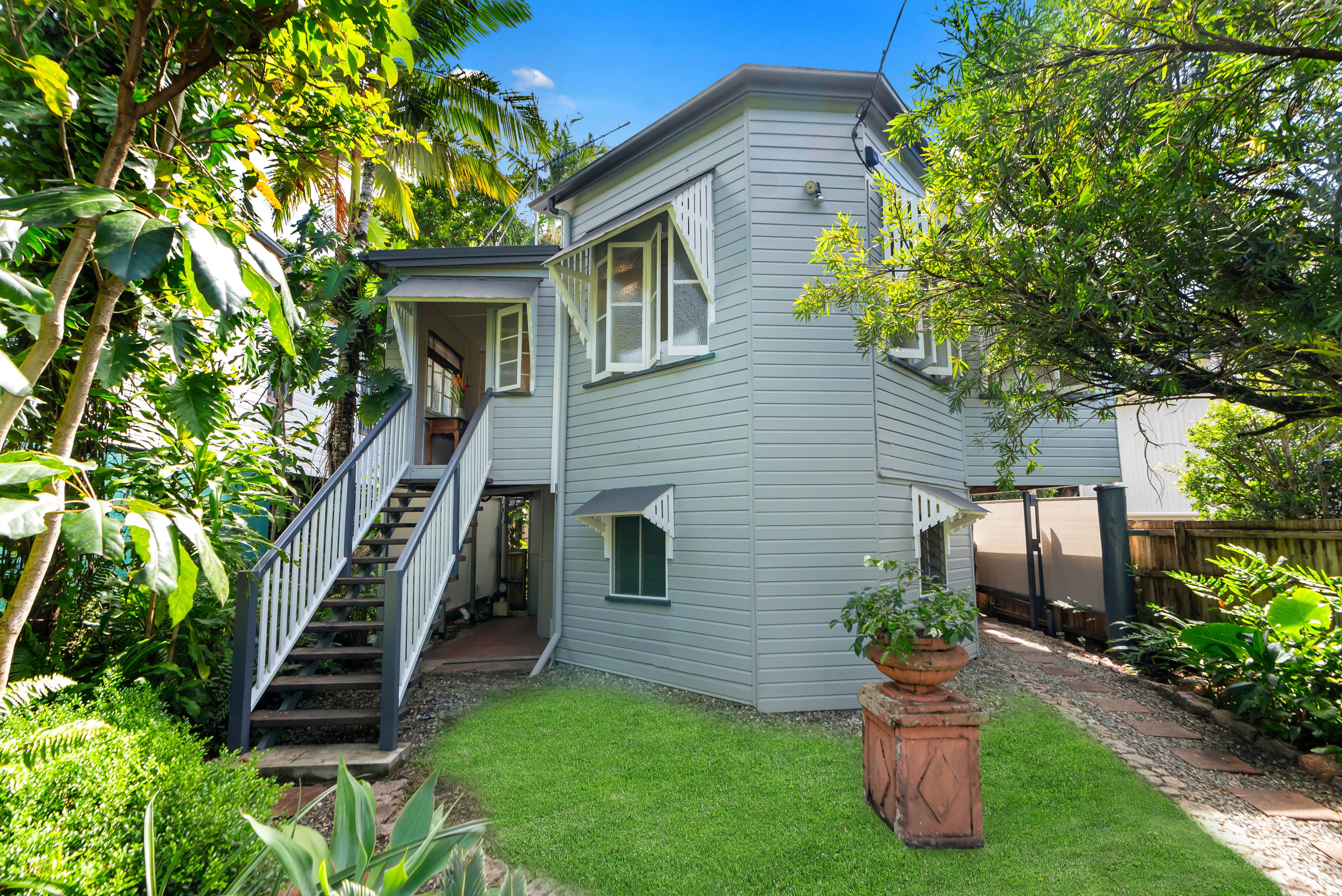 12 Edward Street, Cairns North, QLD 4870